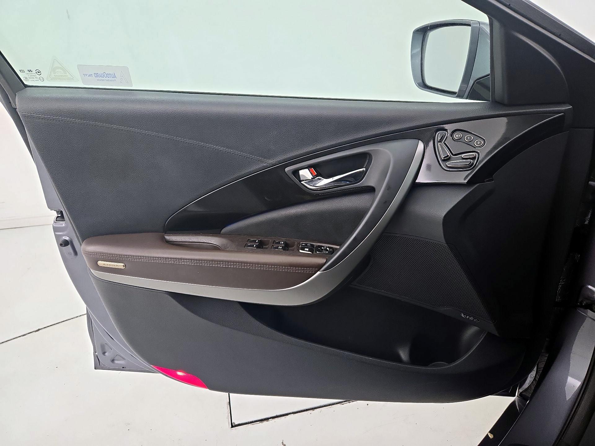 Thumbnail: 2013 Hyundai Azera - 12