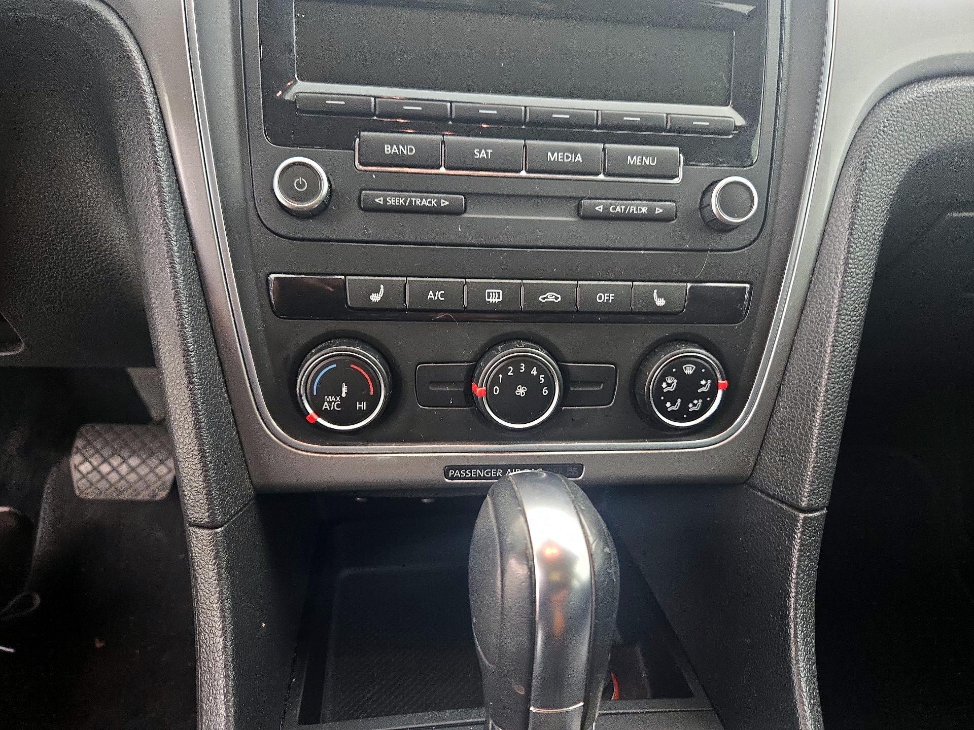 Thumbnail: 2014 Volkswagen Passat - 15