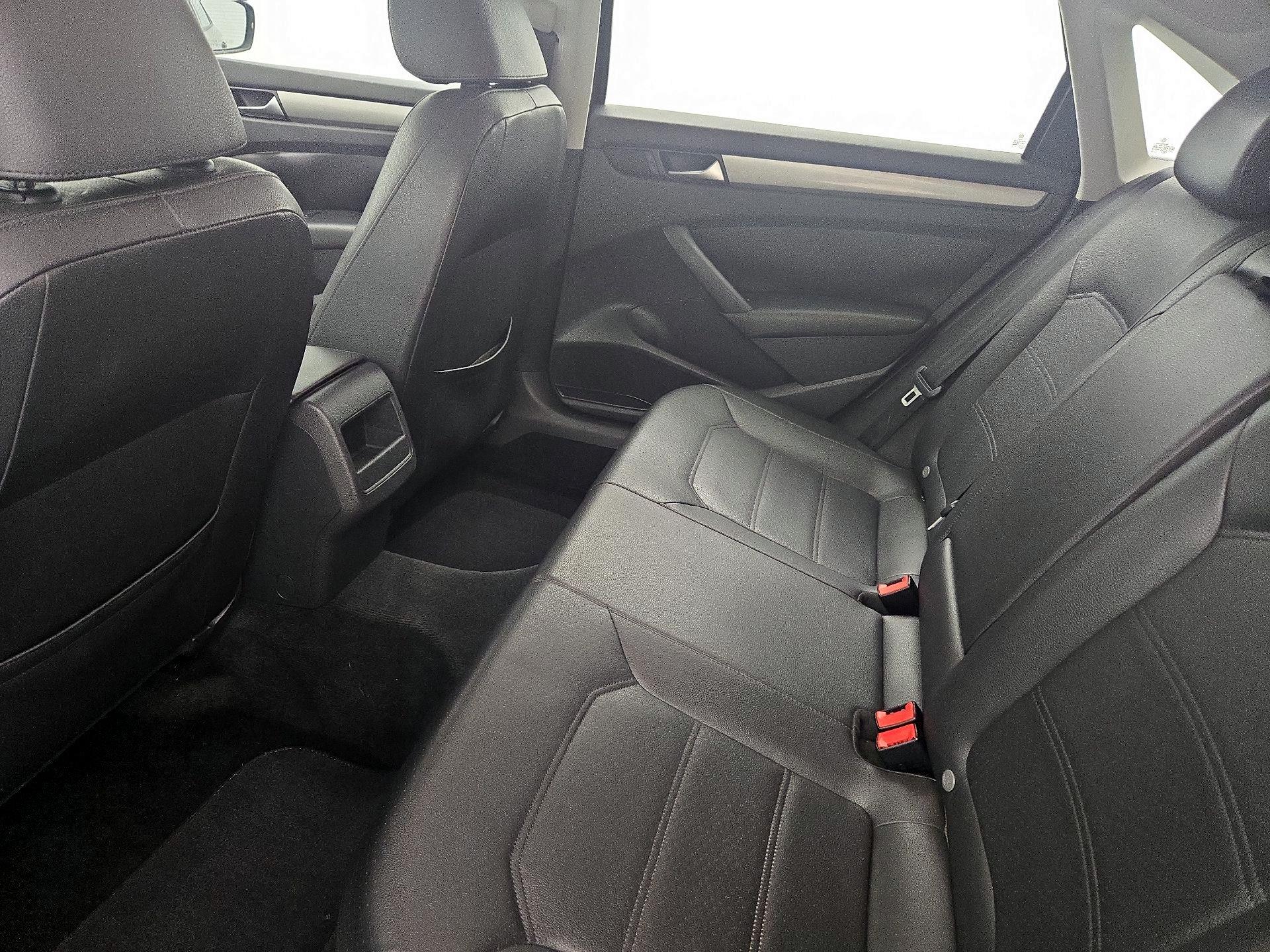 Thumbnail: 2014 Volkswagen Passat - 18