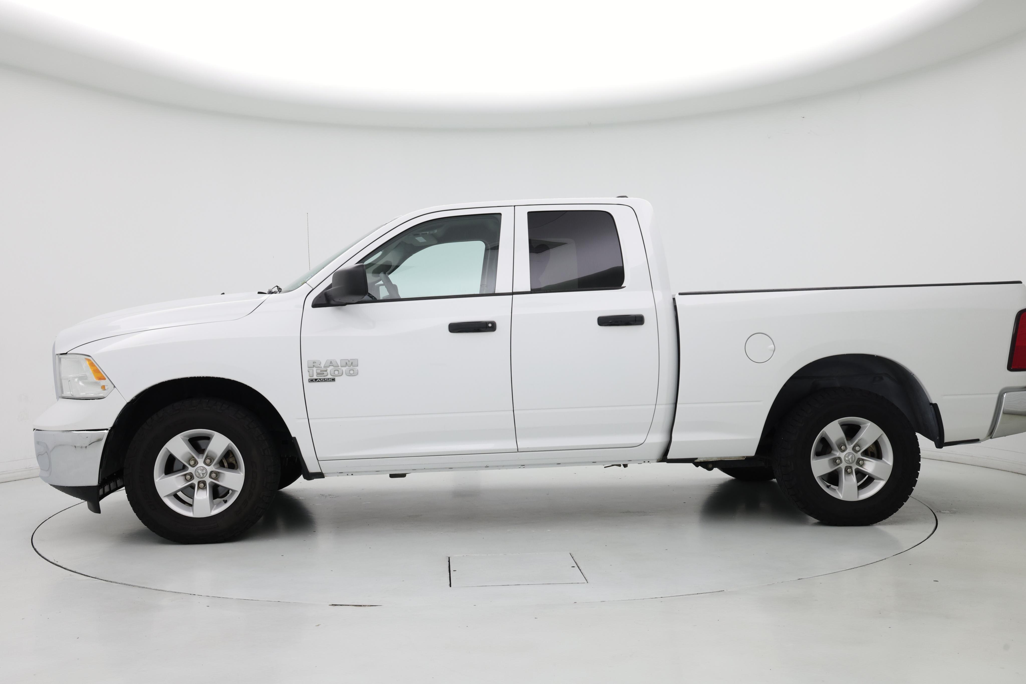 Thumbnail: 2021 RAM 1500 Classic - 3