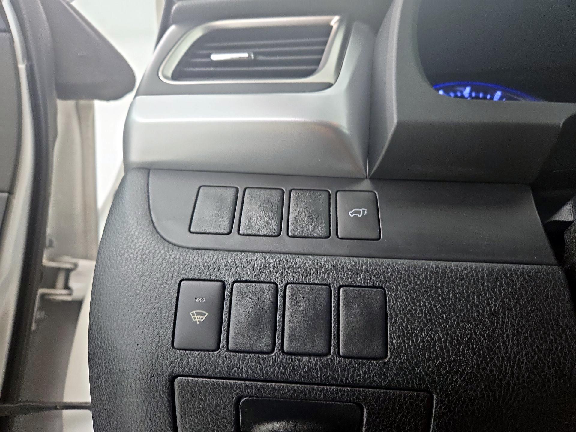 Thumbnail: 2015 Toyota Highlander - 13