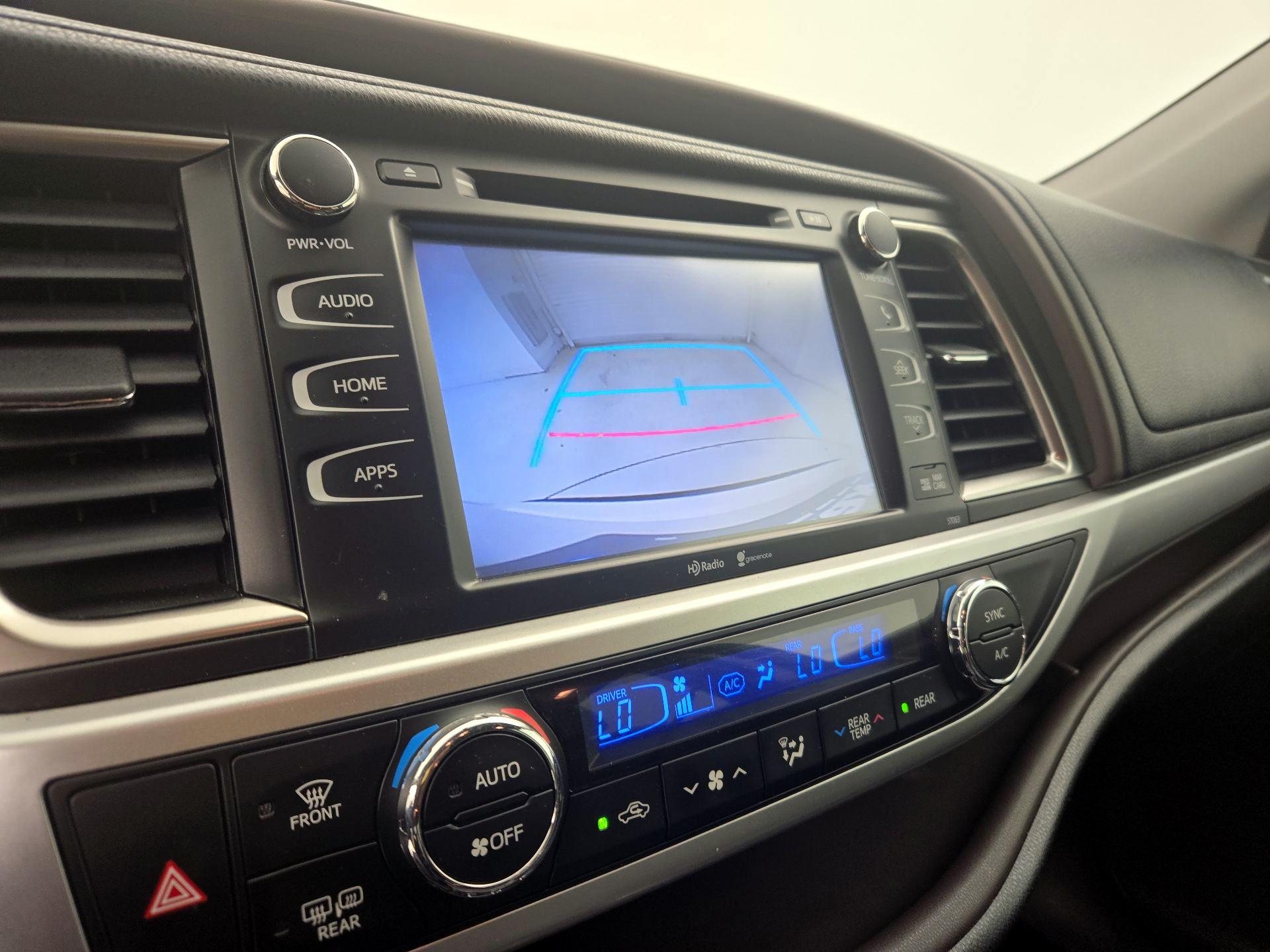 Thumbnail: 2015 Toyota Highlander - 14