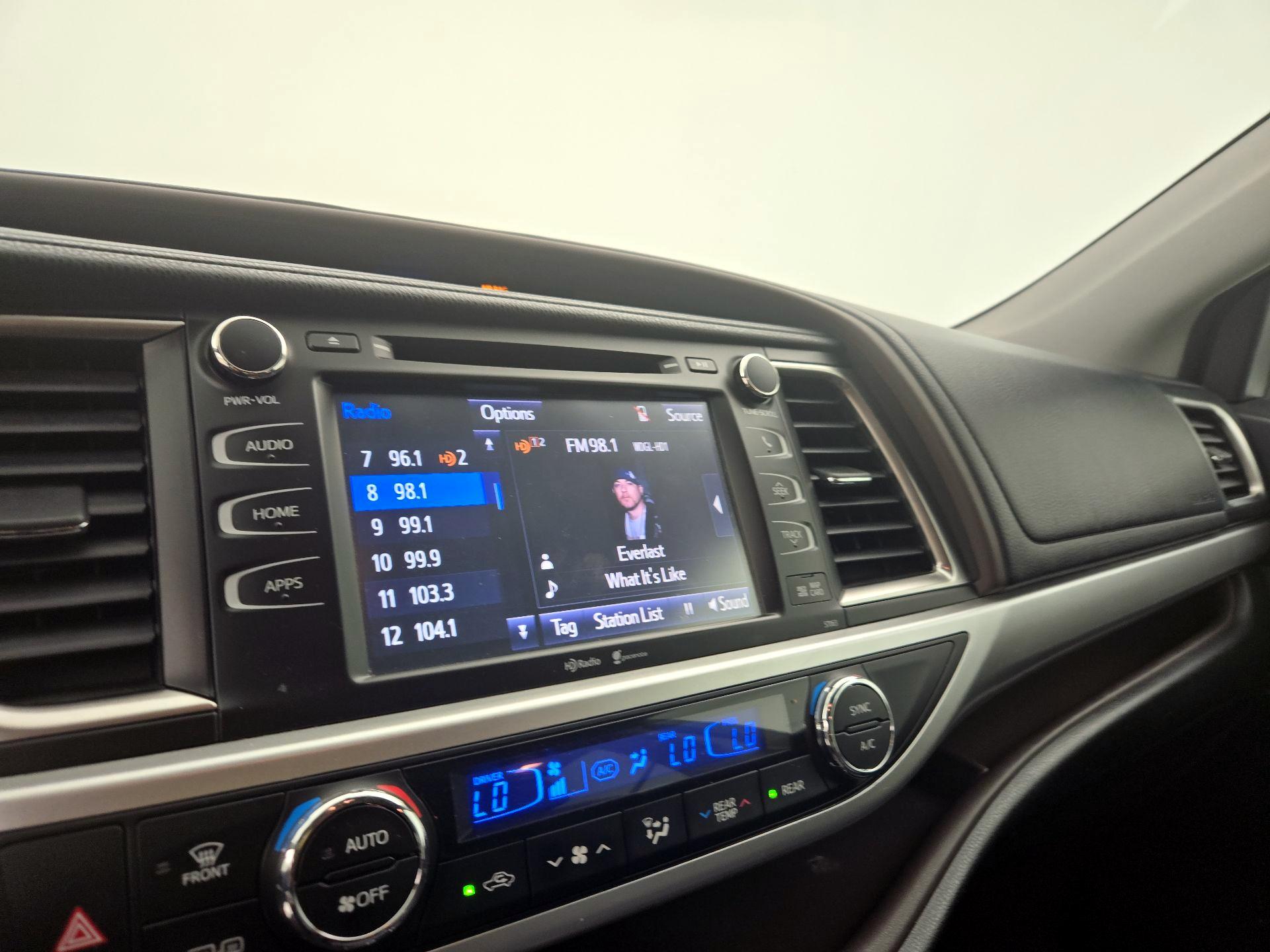 Thumbnail: 2015 Toyota Highlander - 15