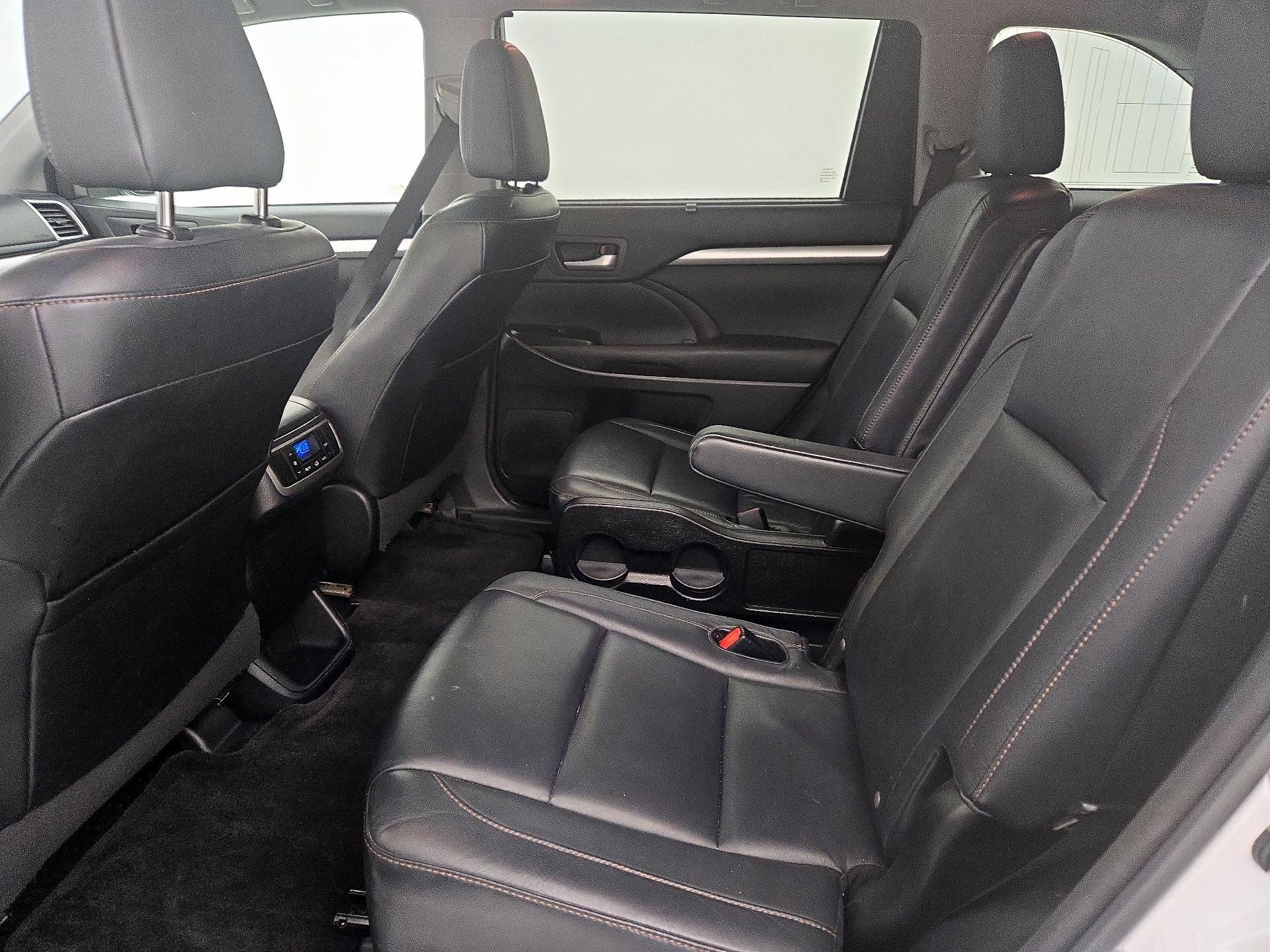 Thumbnail: 2015 Toyota Highlander - 20