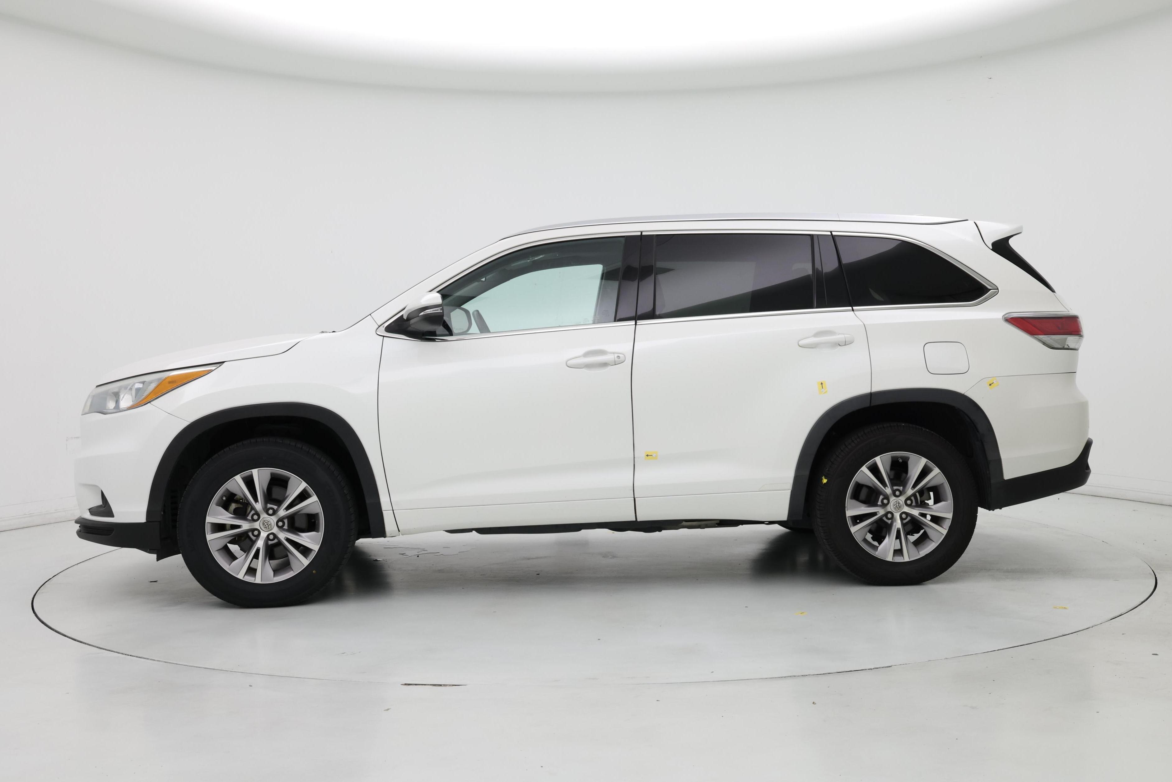 Thumbnail: 2015 Toyota Highlander - 3