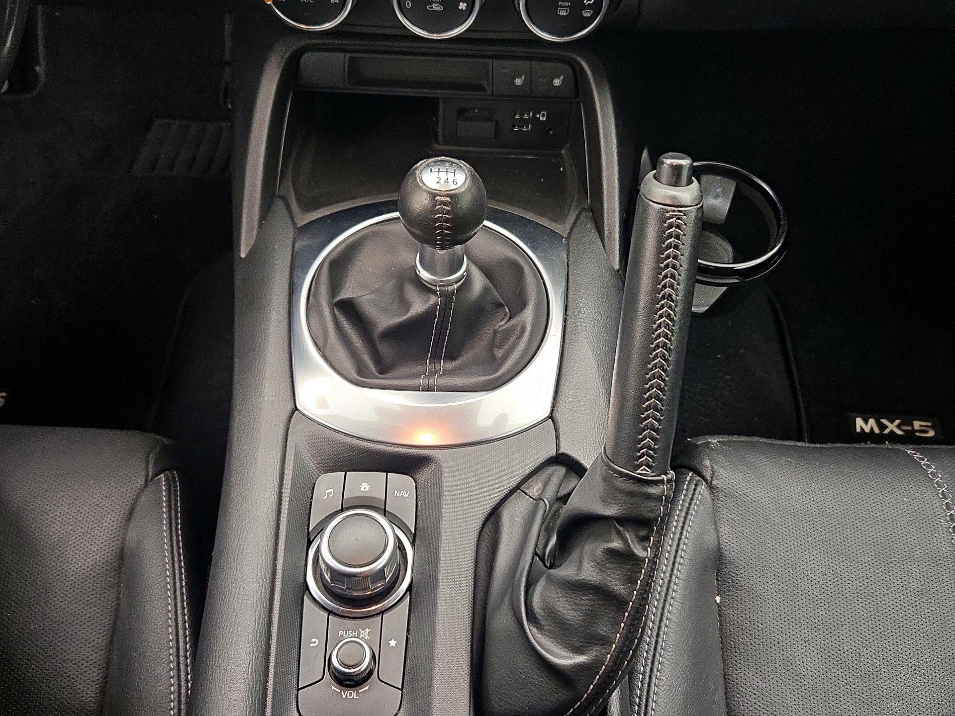 Thumbnail: 2022 Mazda MX-5 Miata - 18