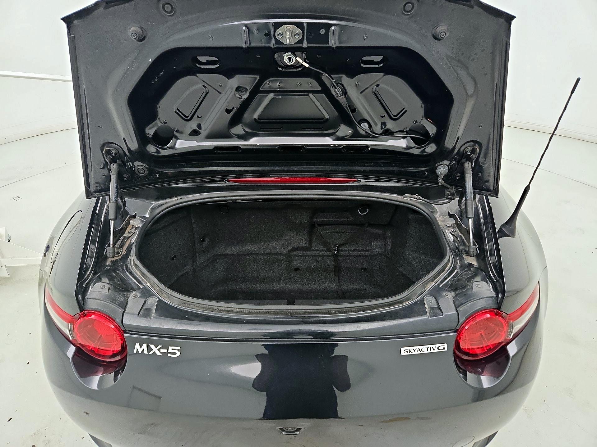 Thumbnail: 2022 Mazda MX-5 Miata - 20