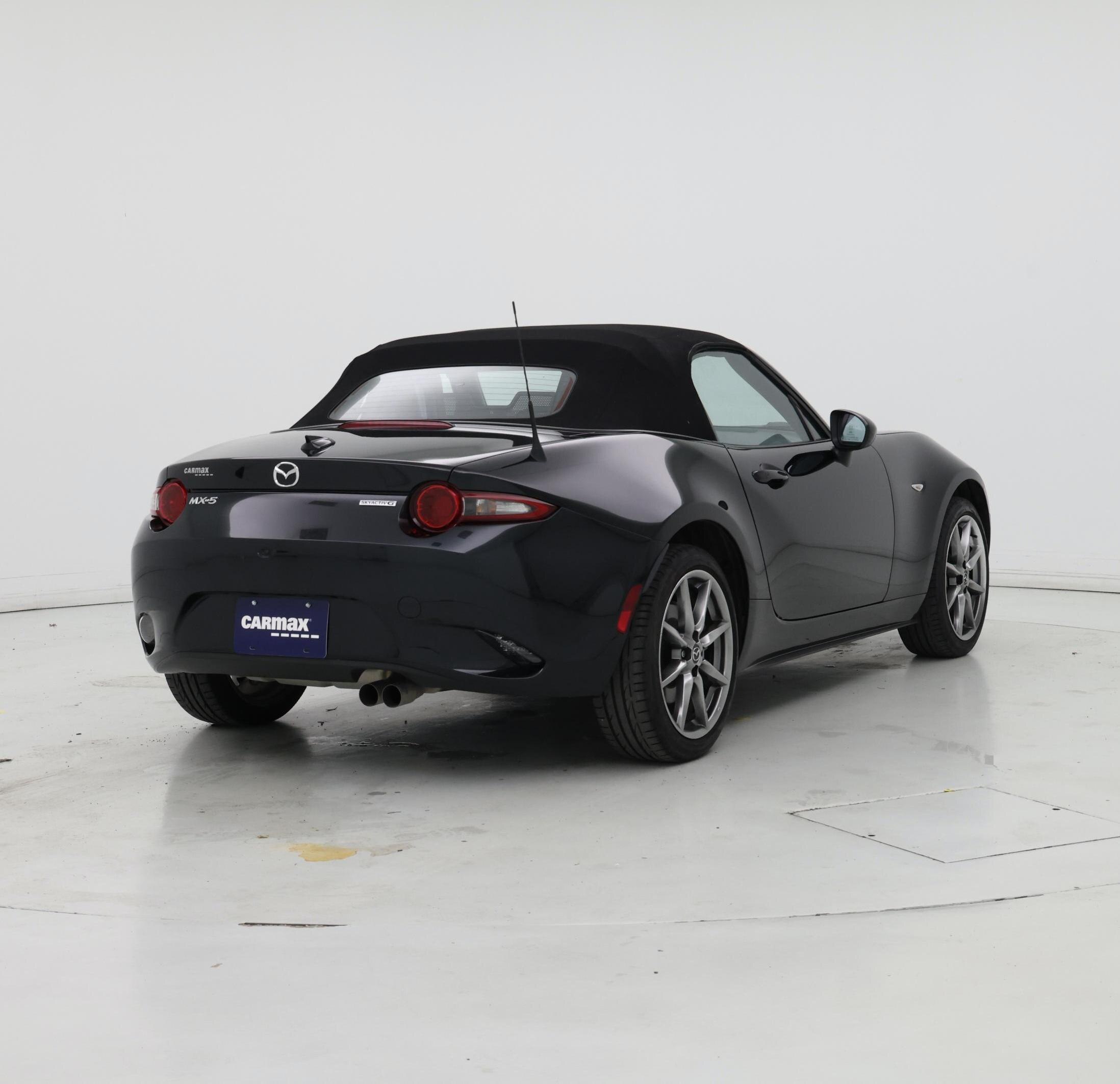 Thumbnail: 2022 Mazda MX-5 Miata - 8