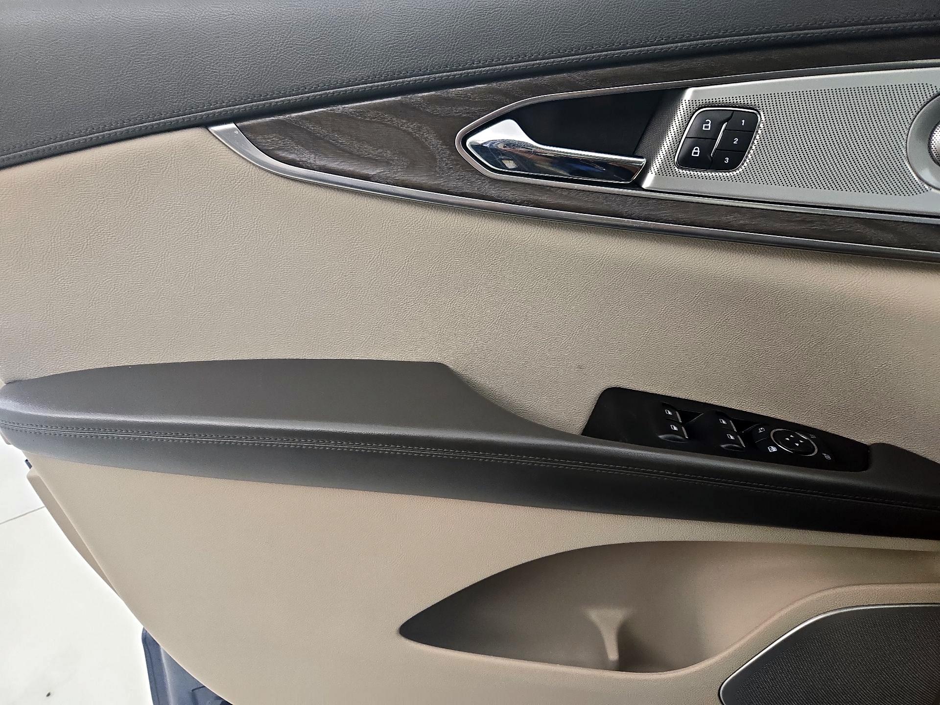 Thumbnail: 2019 Lincoln Nautilus - 12