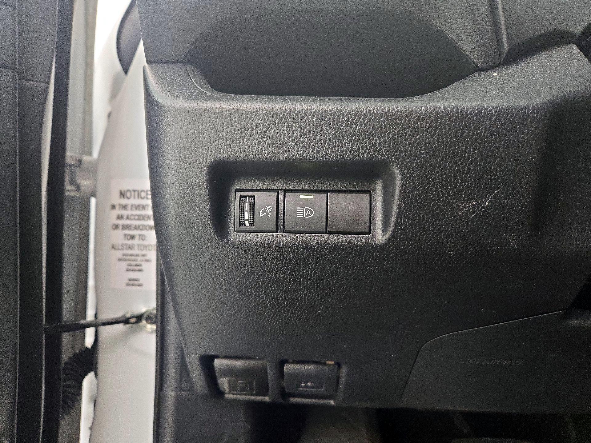 Thumbnail: 2020 Toyota RAV4 - 13