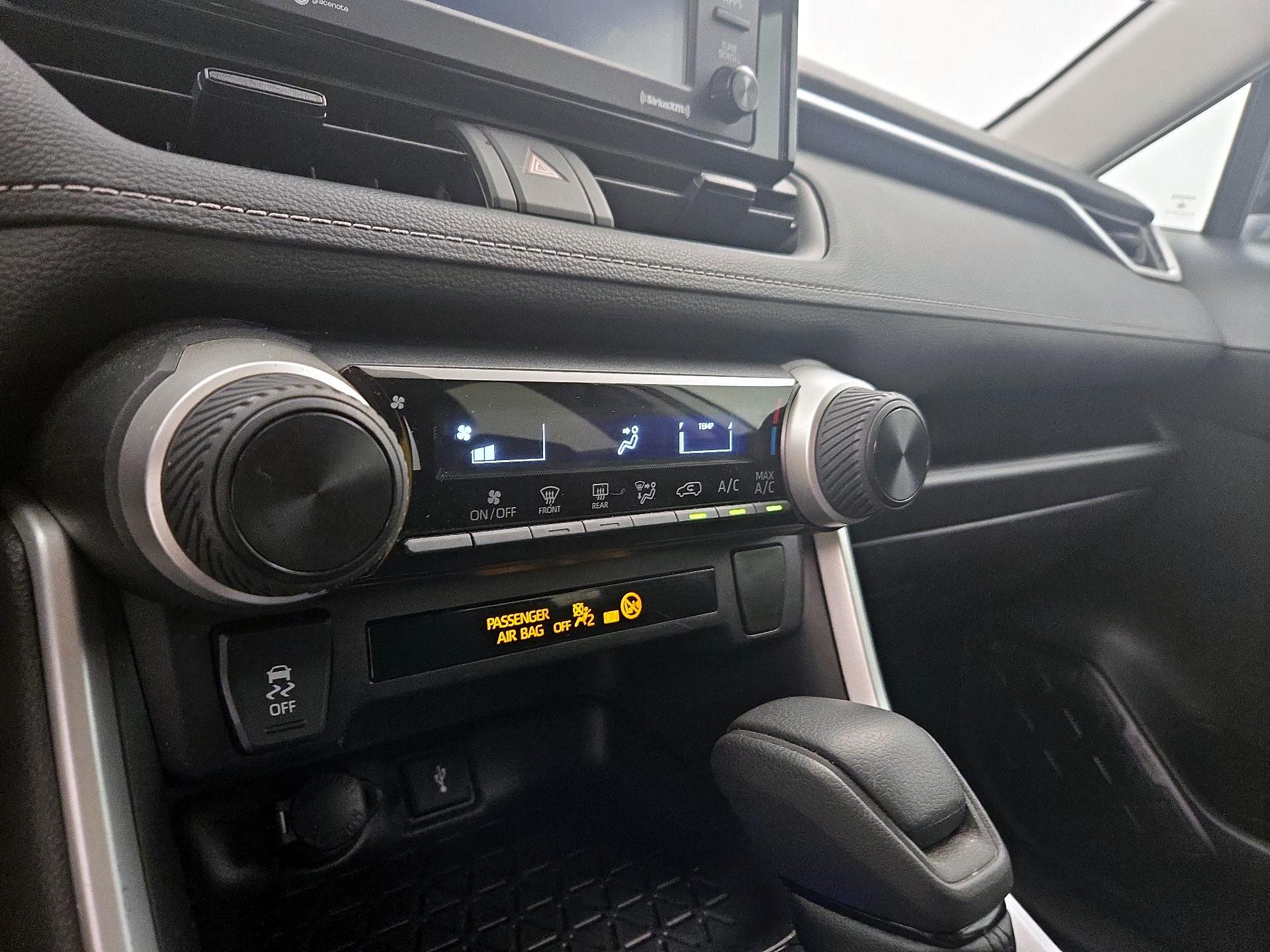 Thumbnail: 2020 Toyota RAV4 - 16