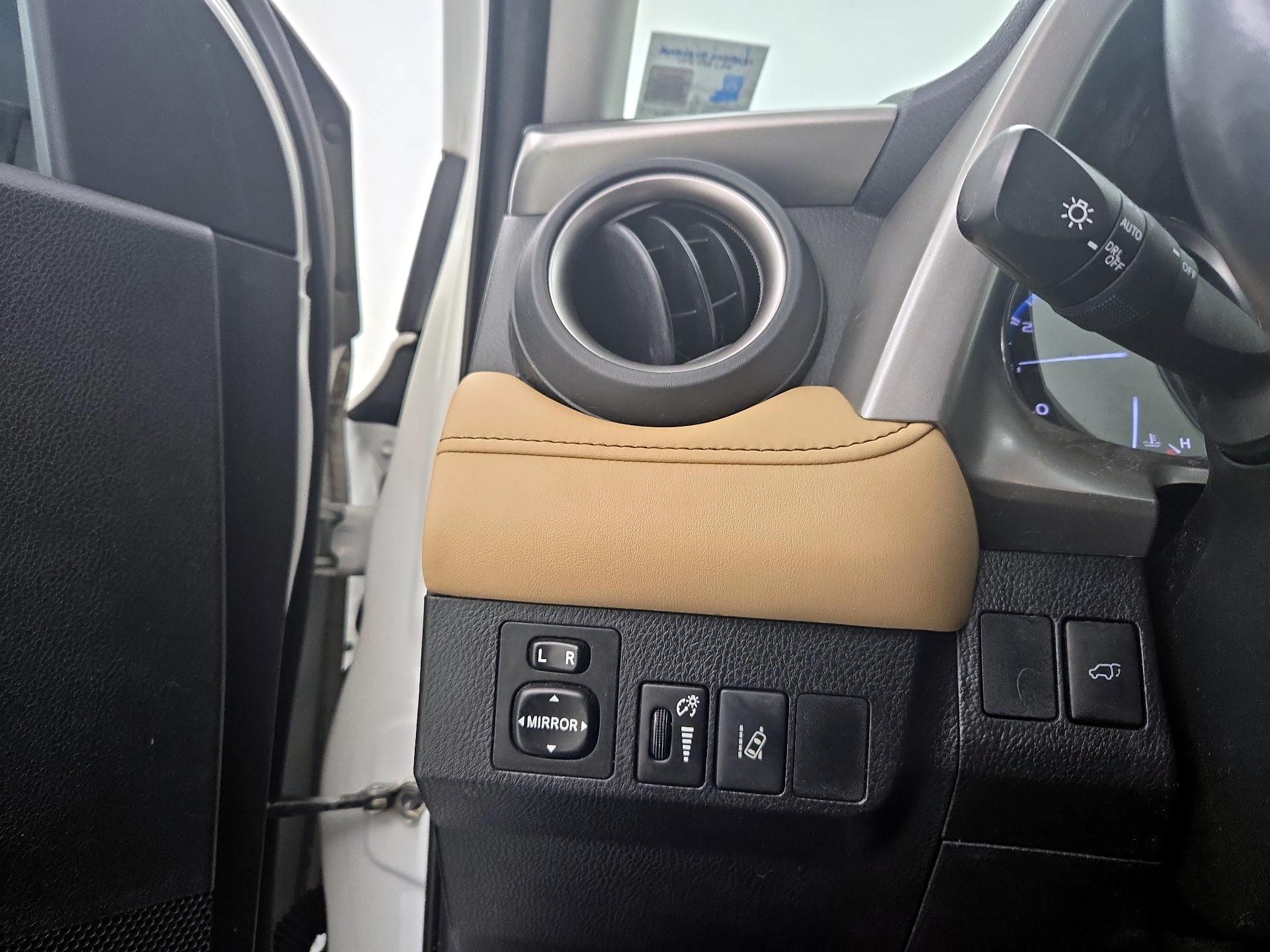 Thumbnail: 2016 Toyota RAV4 - 13