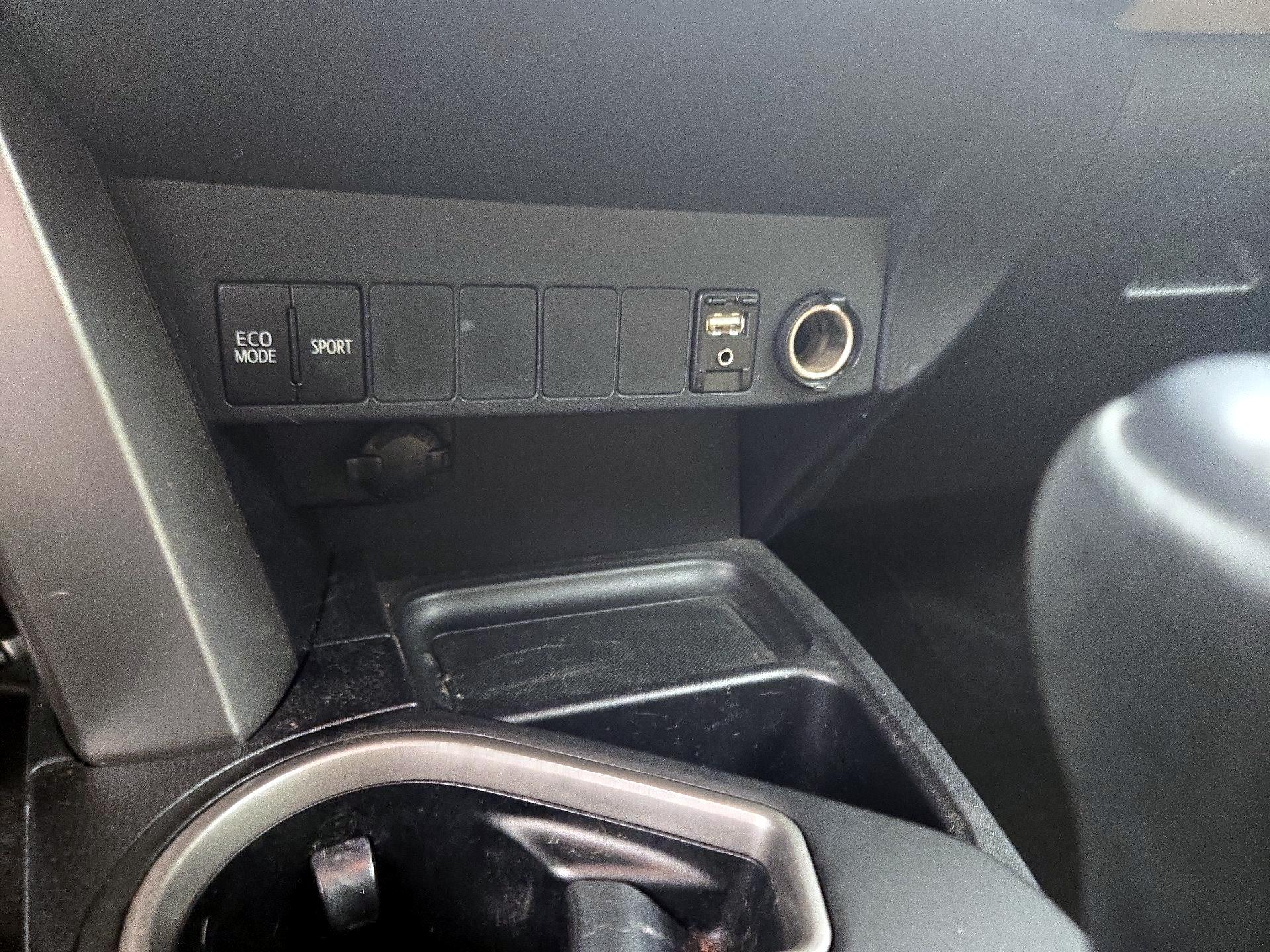 Thumbnail: 2016 Toyota RAV4 - 18