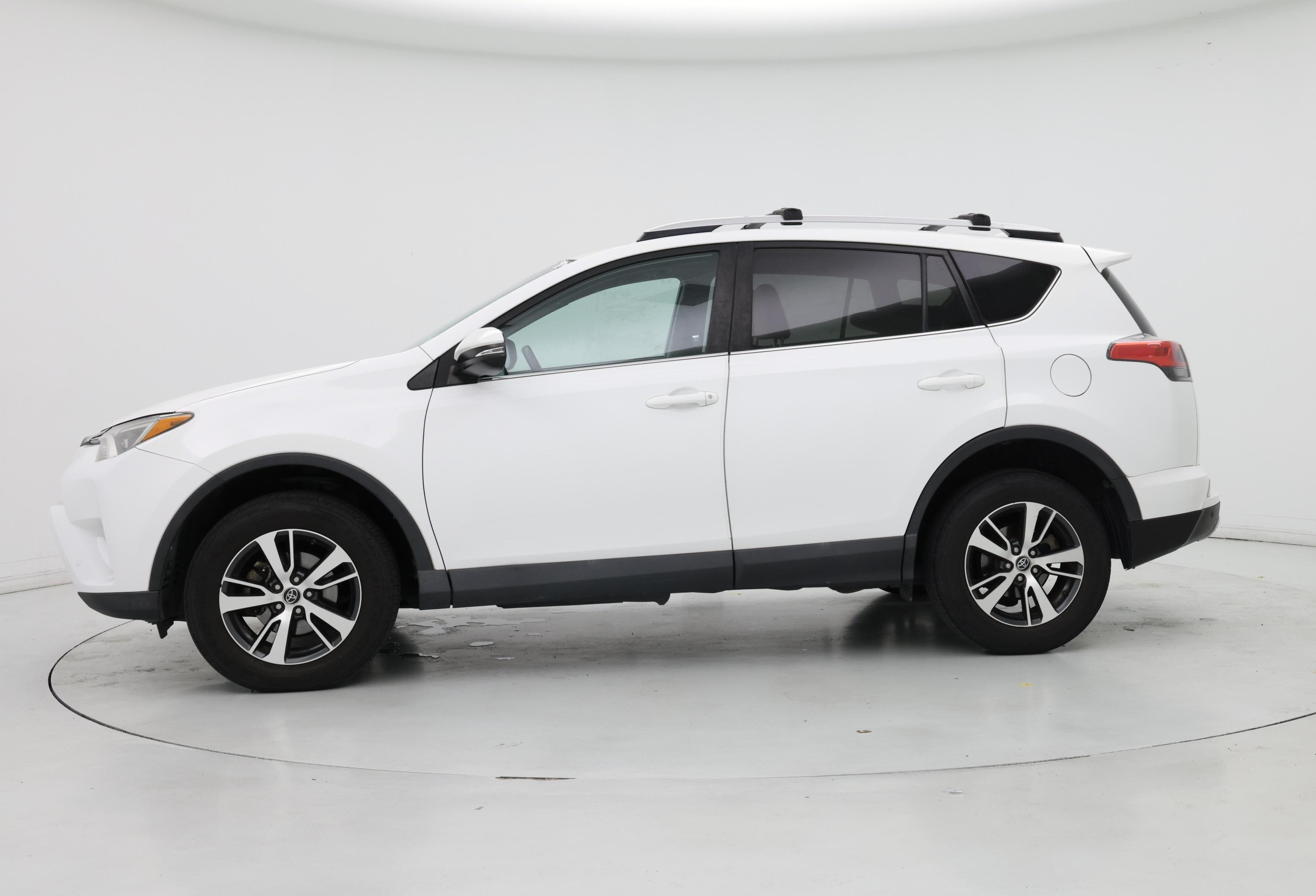 Thumbnail: 2016 Toyota RAV4 - 3