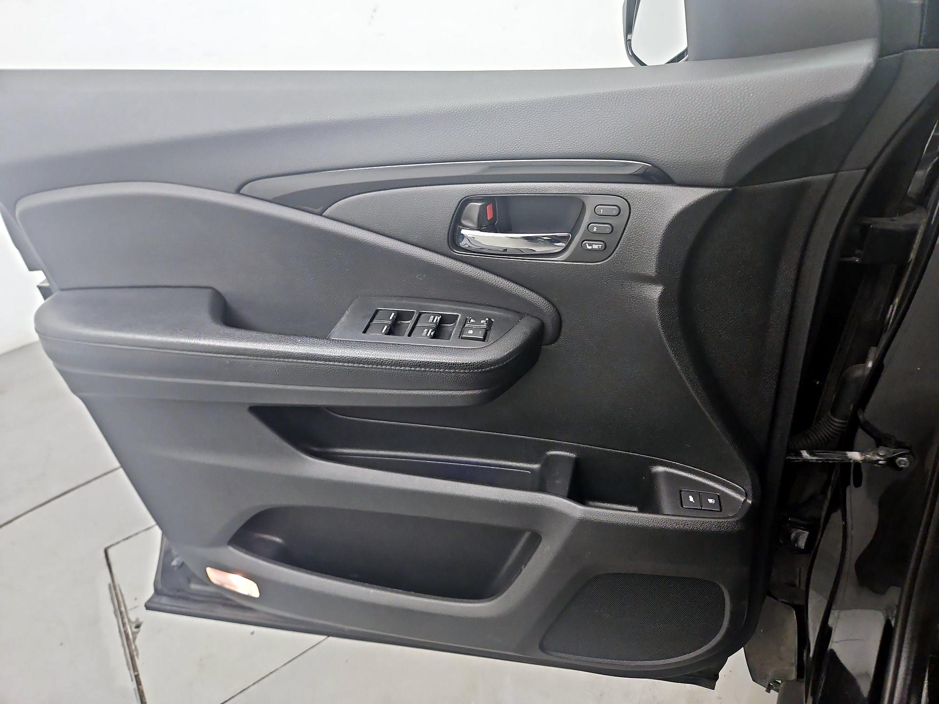 Thumbnail: 2016 Honda Pilot - 12
