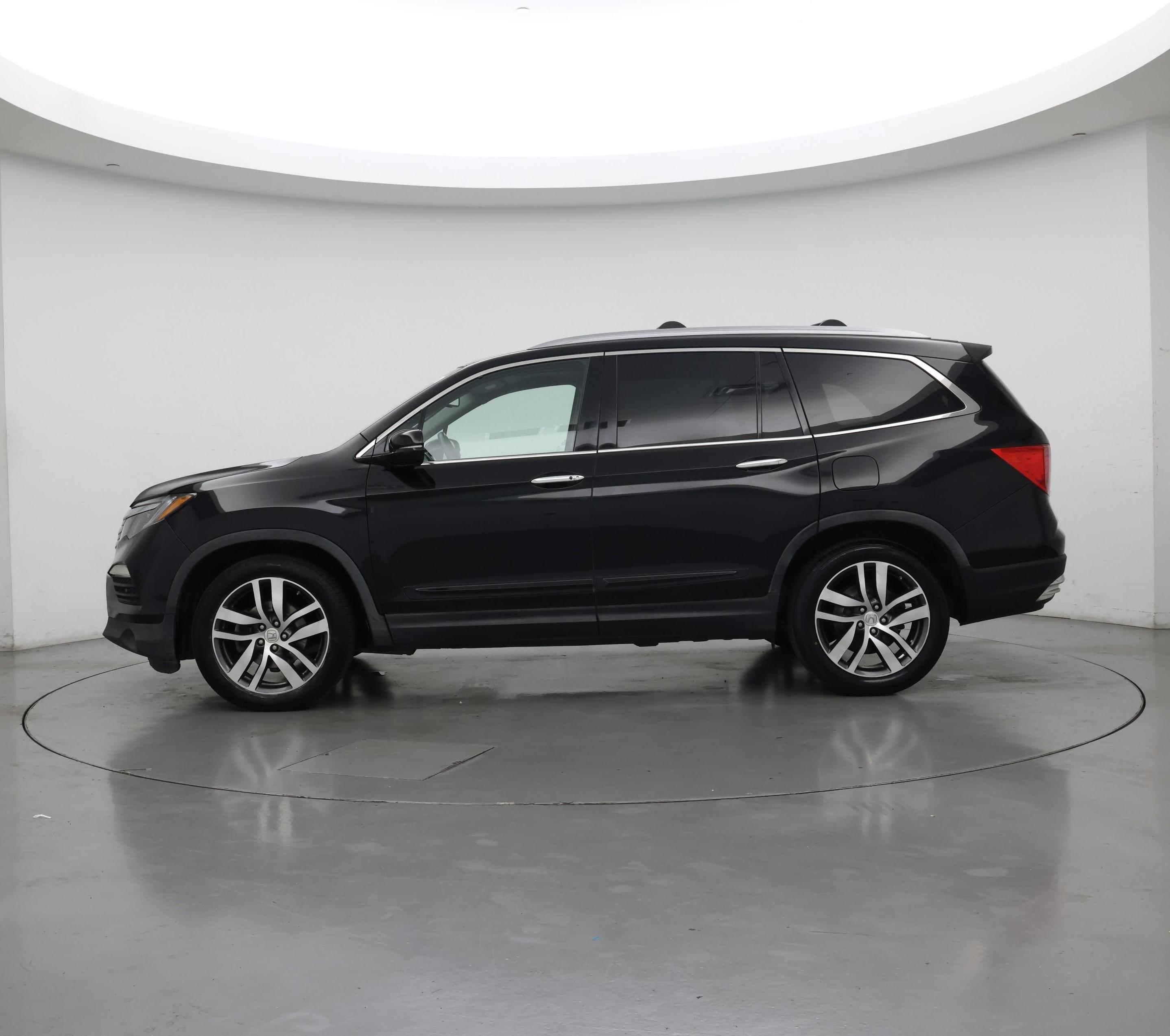 Thumbnail: 2016 Honda Pilot - 3