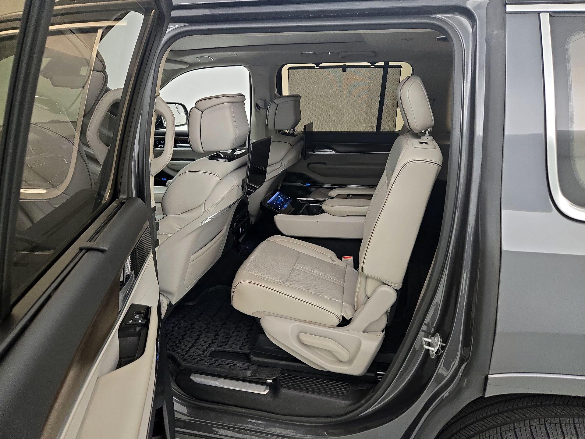 Thumbnail: 2022 Jeep Grand Wagoneer - 20