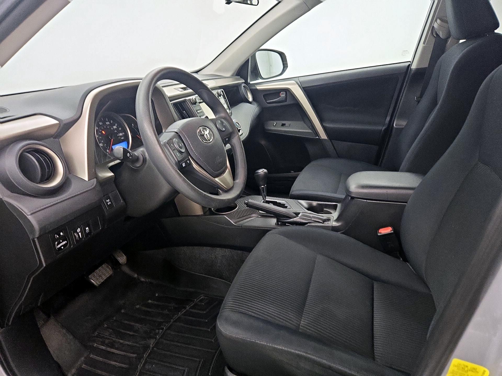 Thumbnail: 2015 Toyota RAV4 - 11
