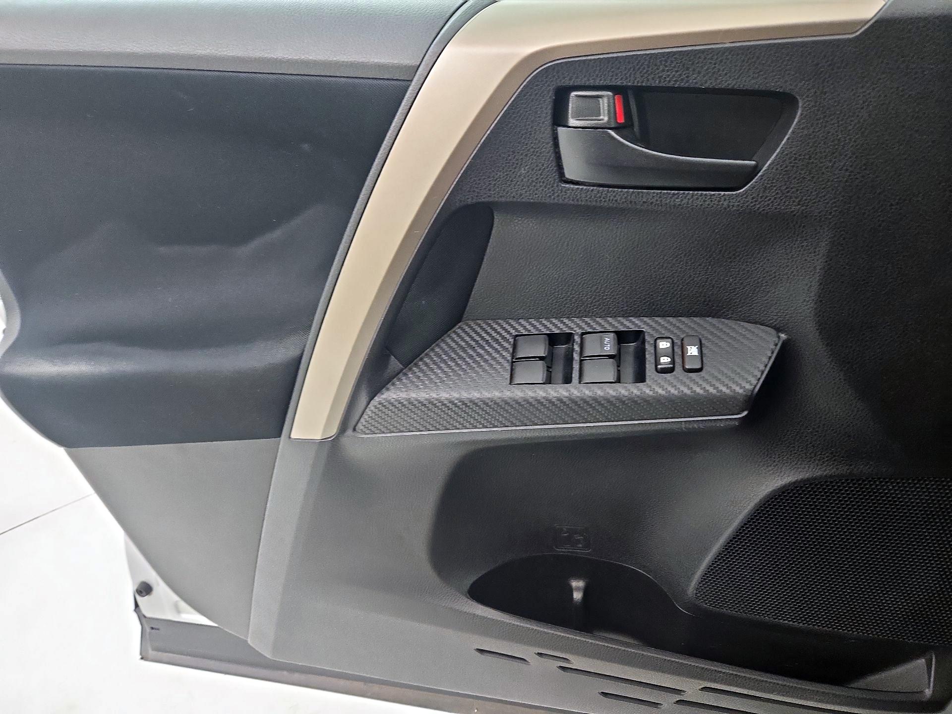 Thumbnail: 2015 Toyota RAV4 - 12