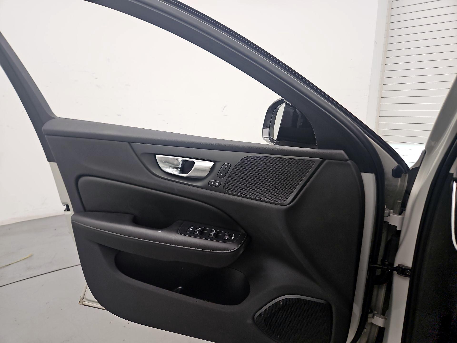 Thumbnail: 2022 Volvo S60 - 12