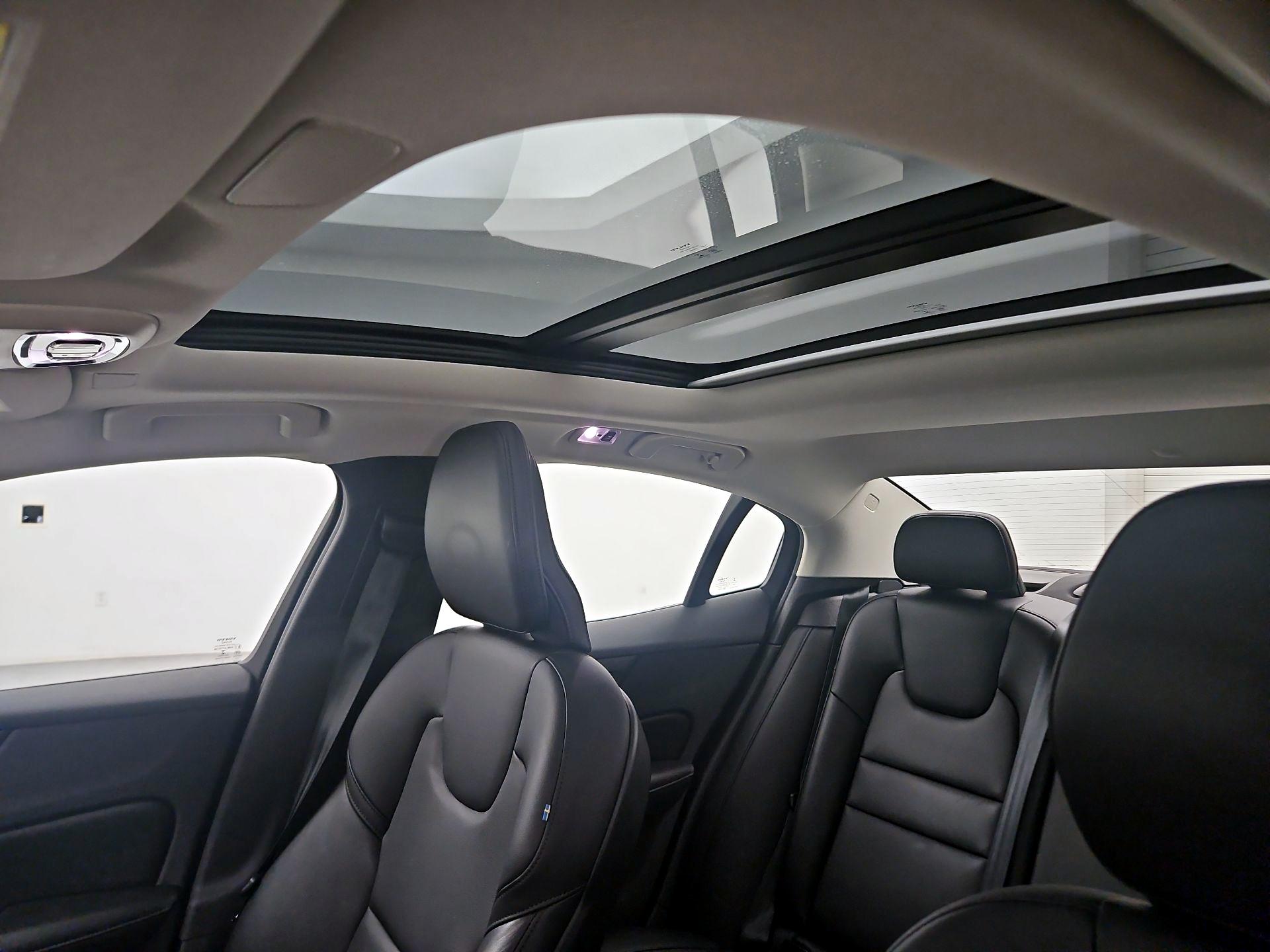 Thumbnail: 2022 Volvo S60 - 18