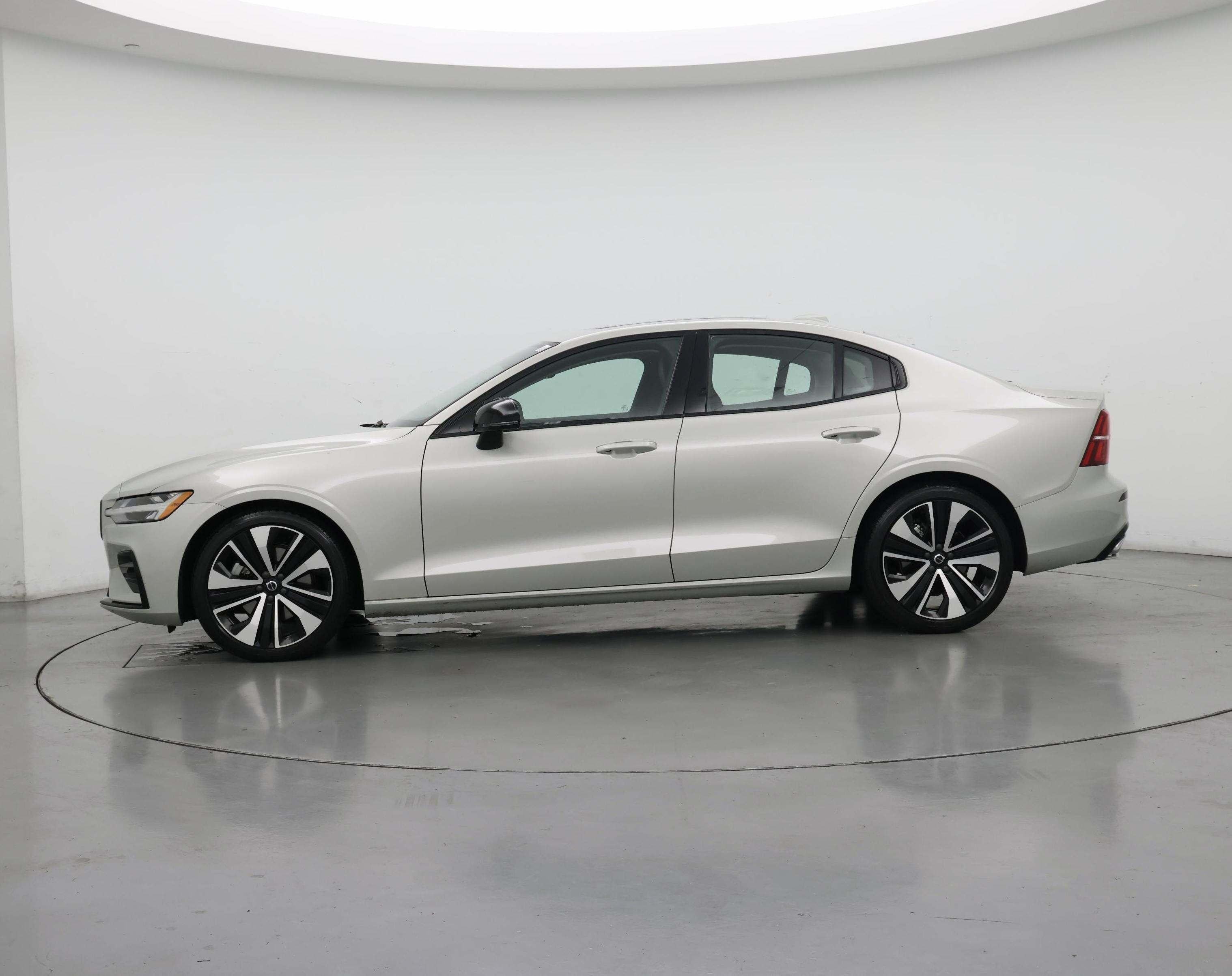 Thumbnail: 2022 Volvo S60 - 3