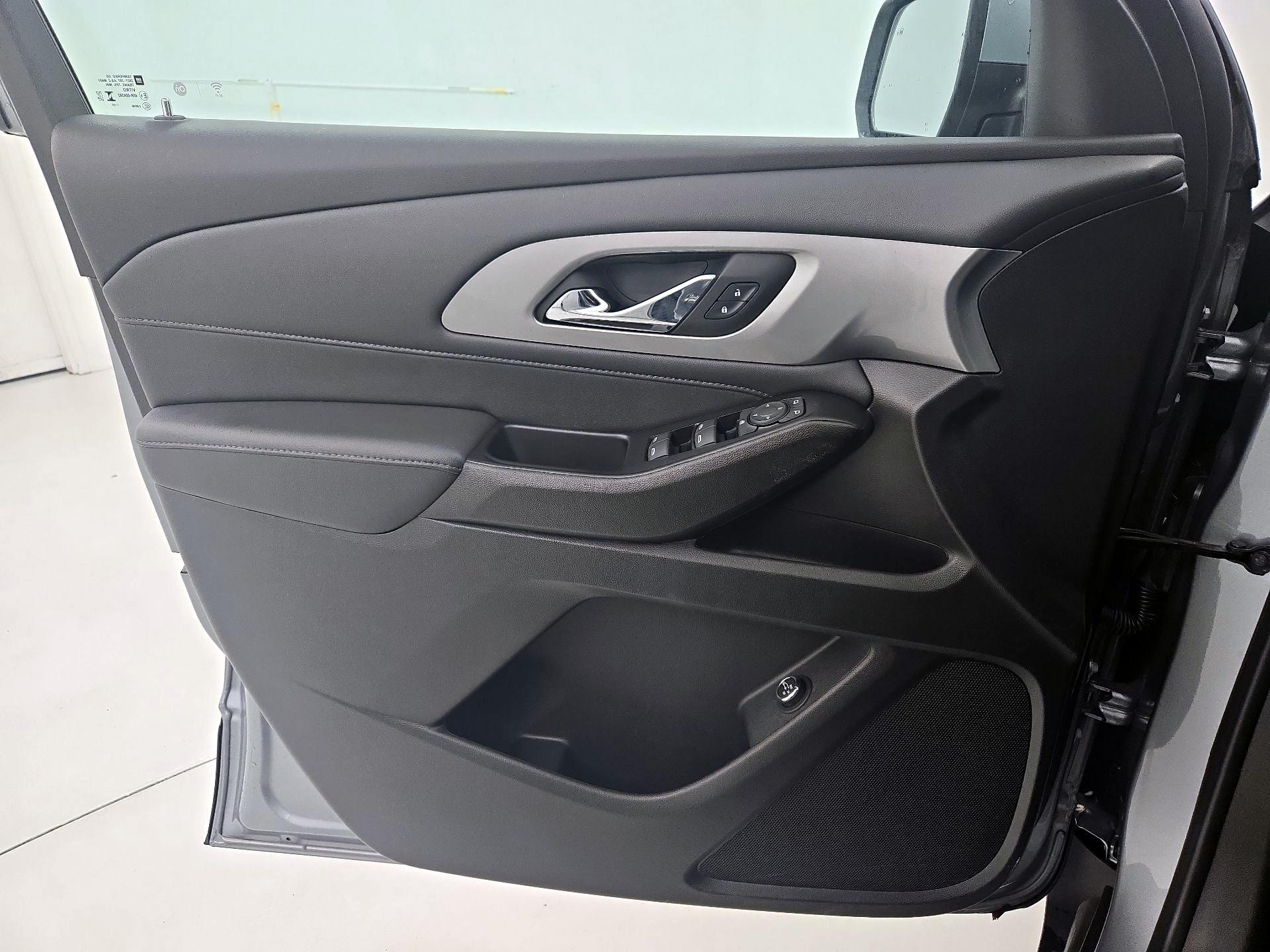 Thumbnail: 2023 Chevrolet Traverse - 12