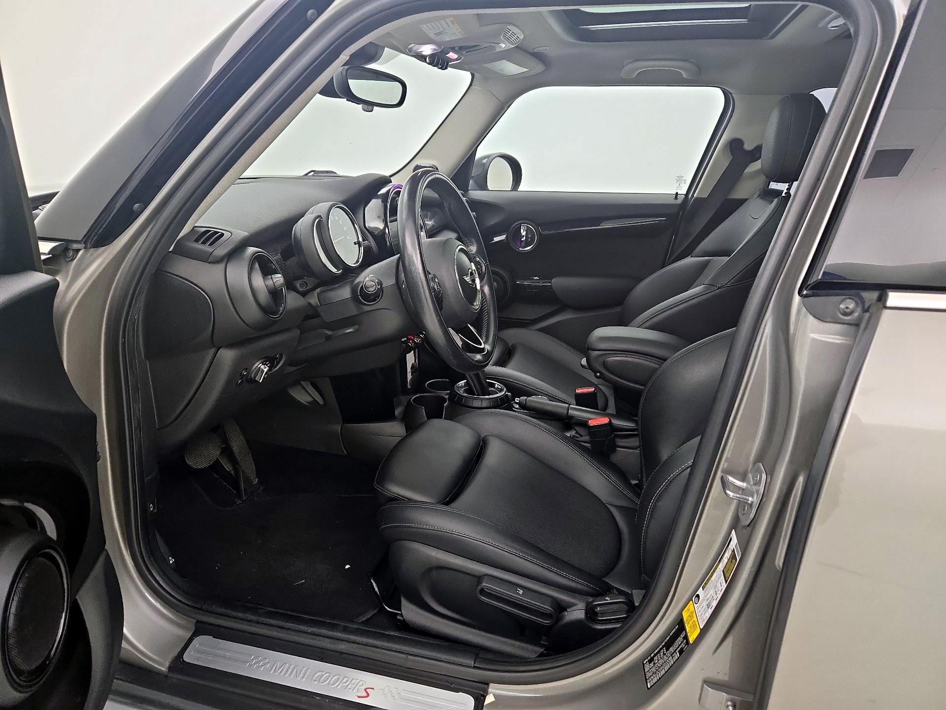 Thumbnail: 2017 MINI Cooper Hardtop - 11