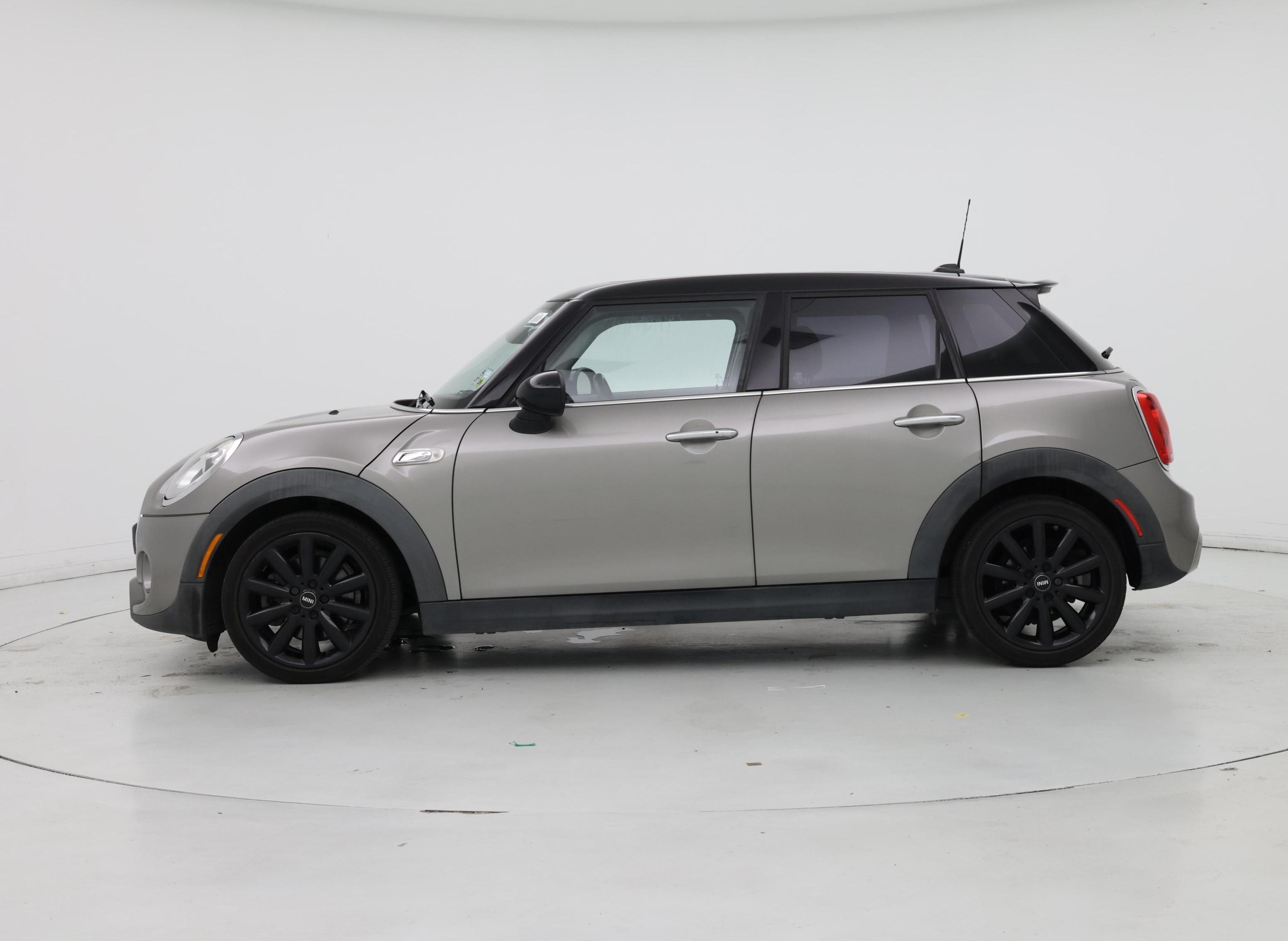 Thumbnail: 2017 MINI Cooper Hardtop - 3