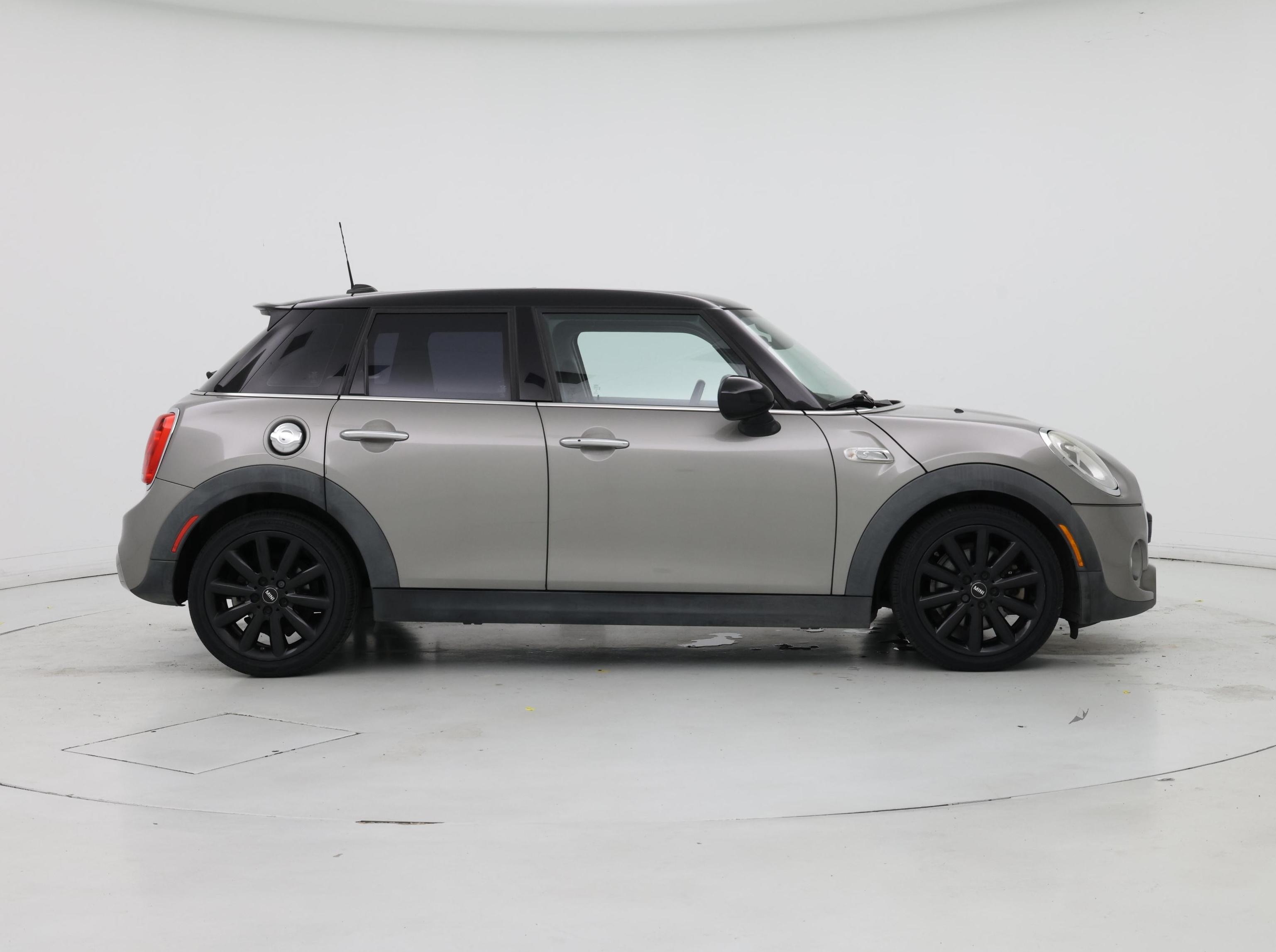 Thumbnail: 2017 MINI Cooper Hardtop - 7