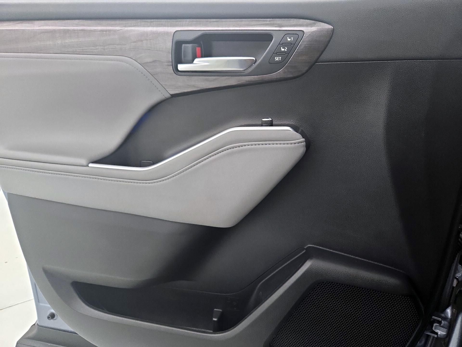 Thumbnail: 2021 Toyota Highlander - 12