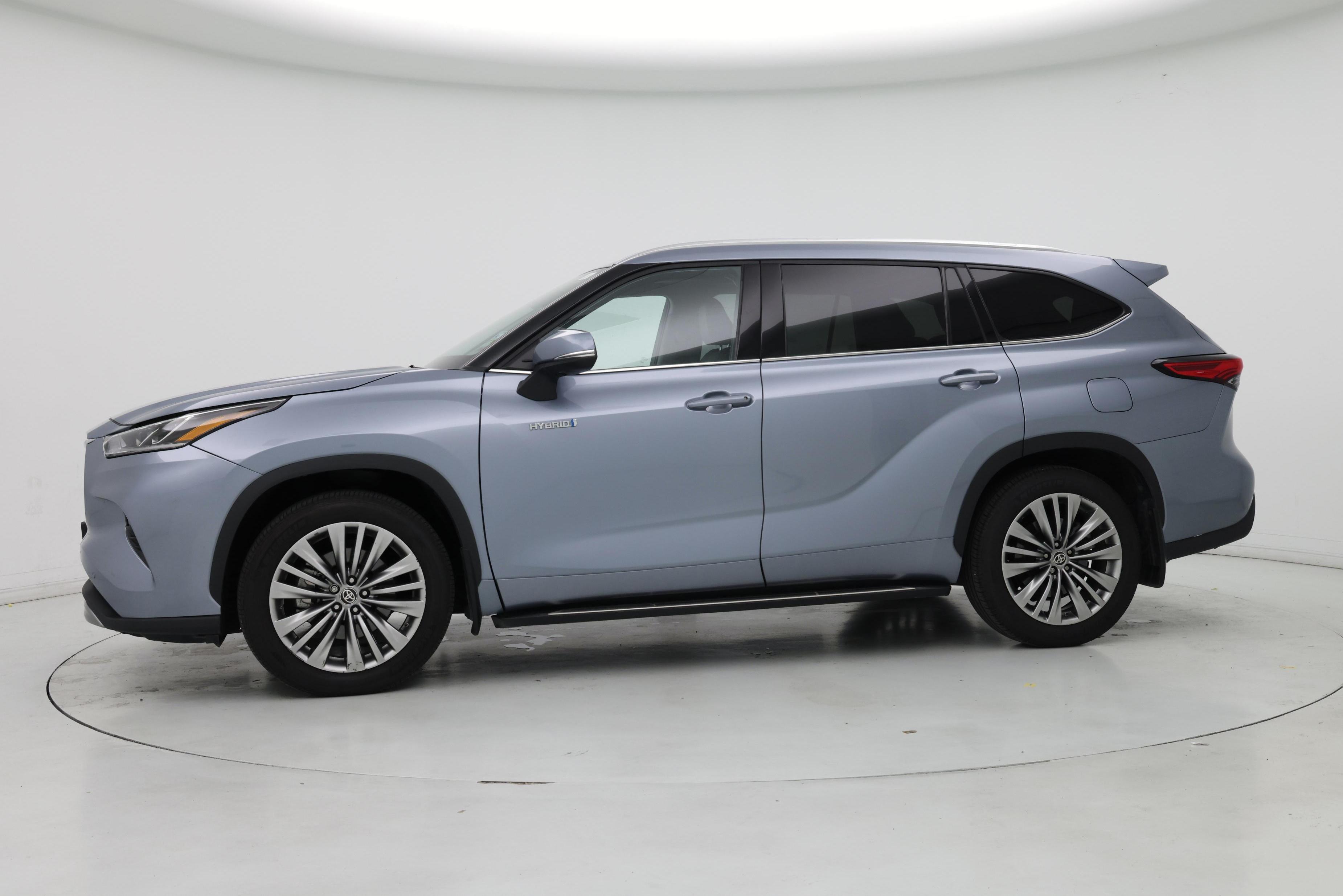 Thumbnail: 2021 Toyota Highlander - 3