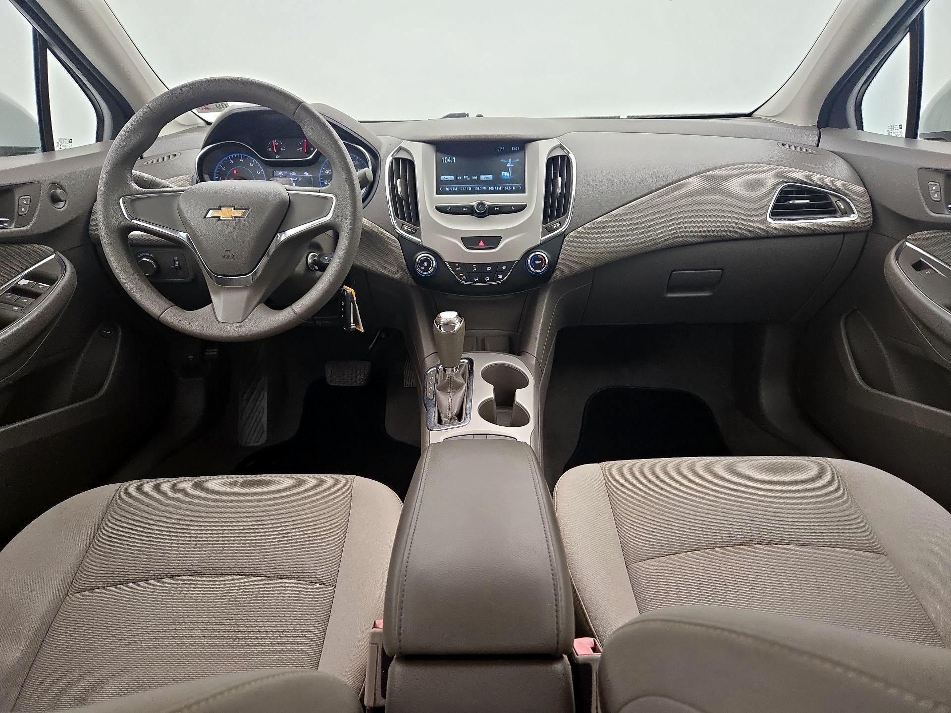 Thumbnail: 2017 Chevrolet Cruze - 9