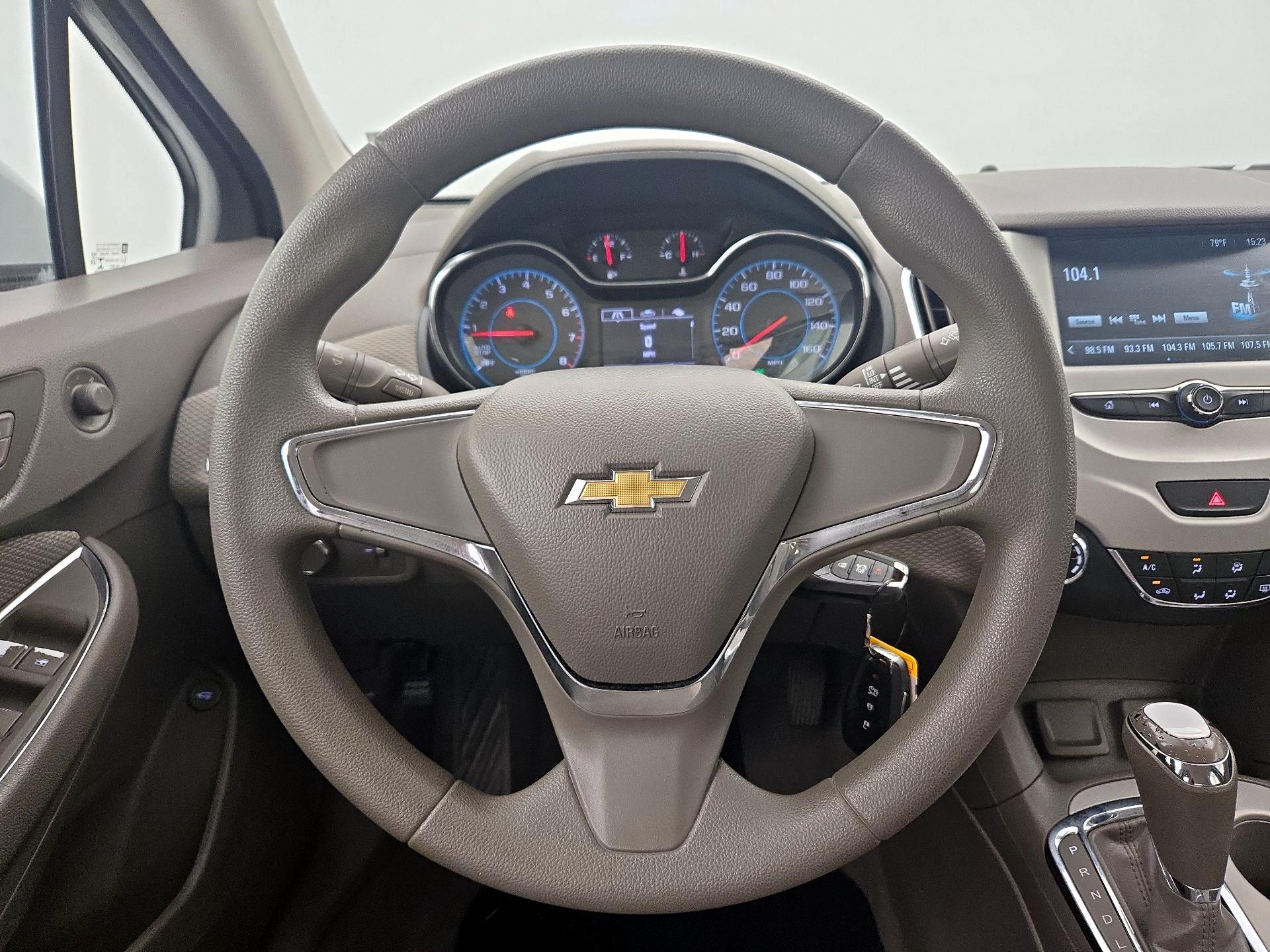 Thumbnail: 2017 Chevrolet Cruze - 10