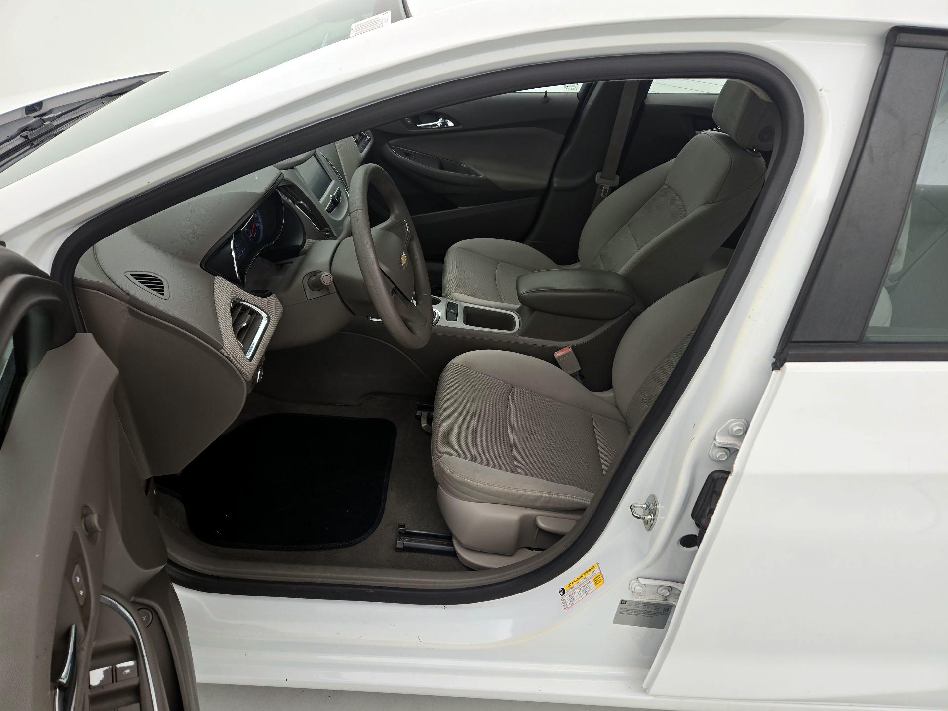 Thumbnail: 2017 Chevrolet Cruze - 11