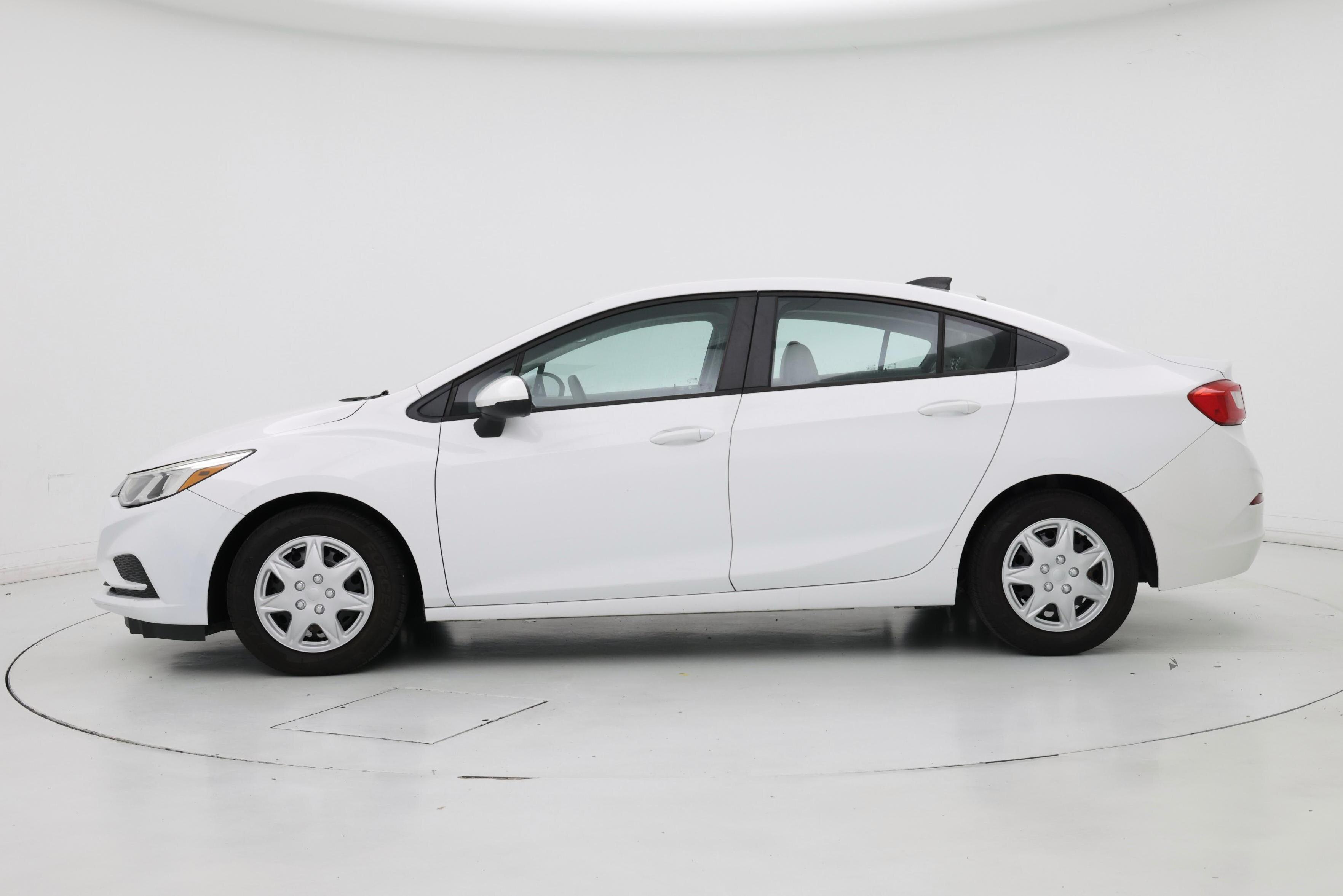Thumbnail: 2017 Chevrolet Cruze - 3