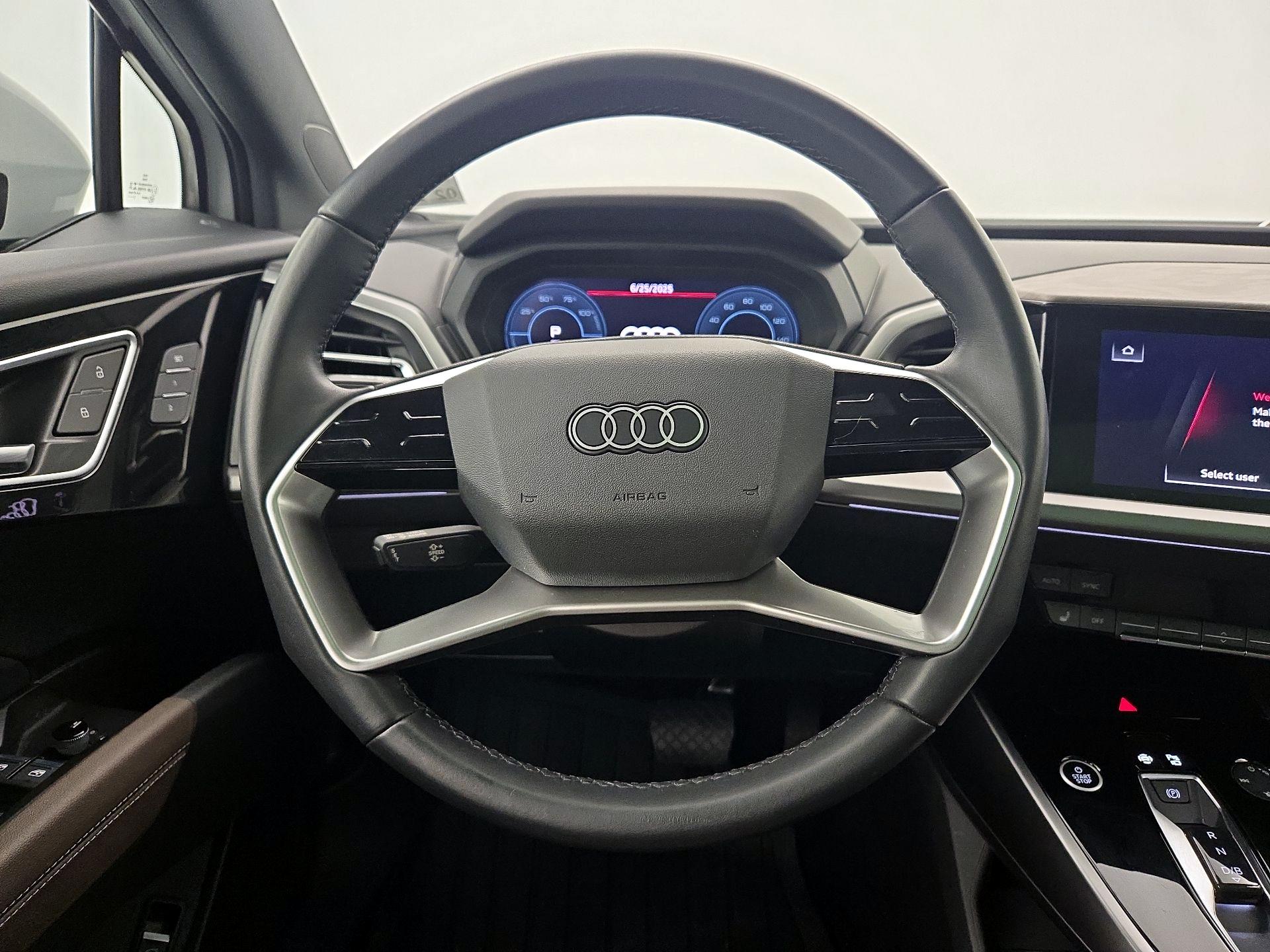 Thumbnail: 2022 Audi Q4 e-tron - 10