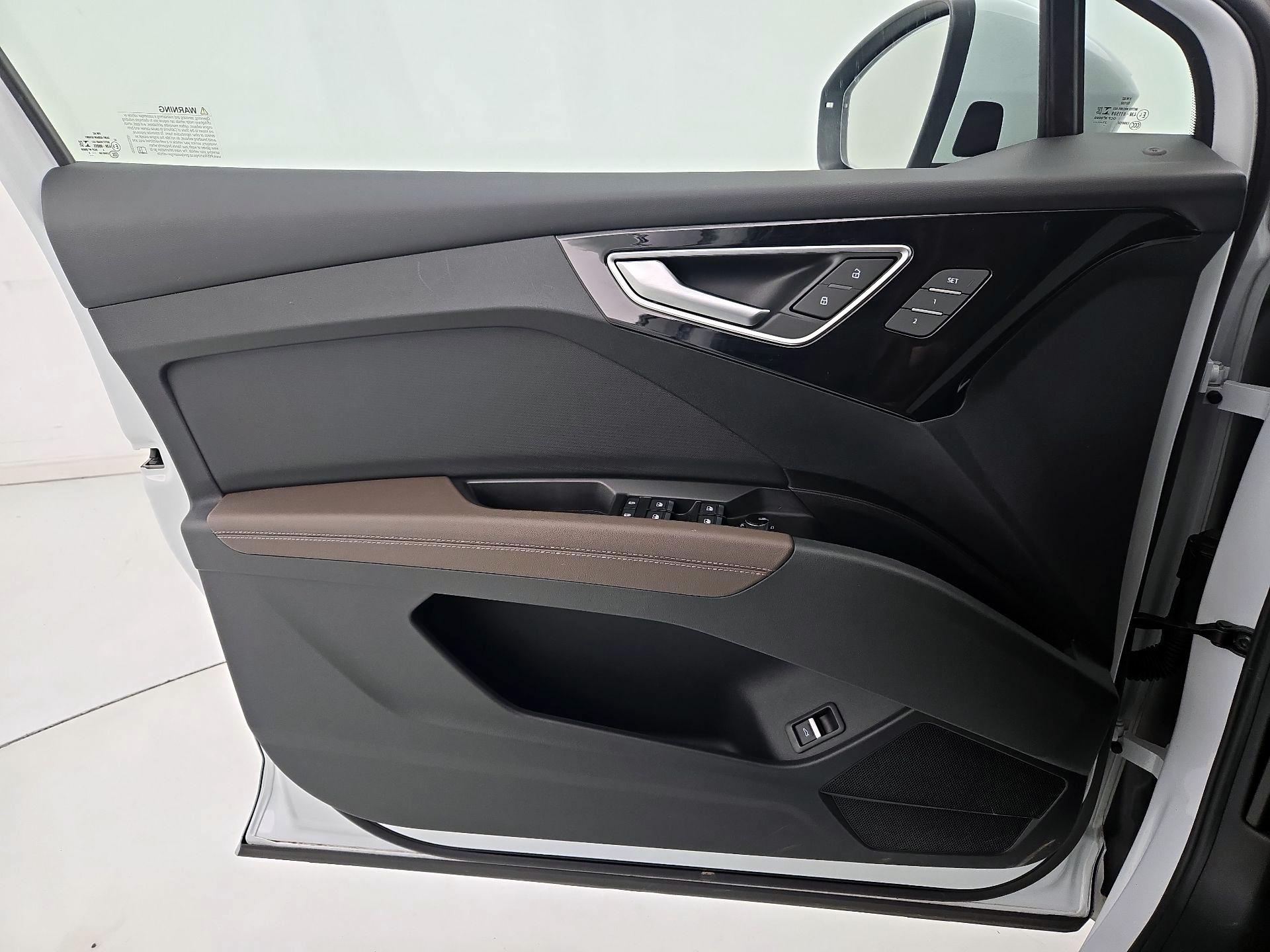 Thumbnail: 2022 Audi Q4 e-tron - 12