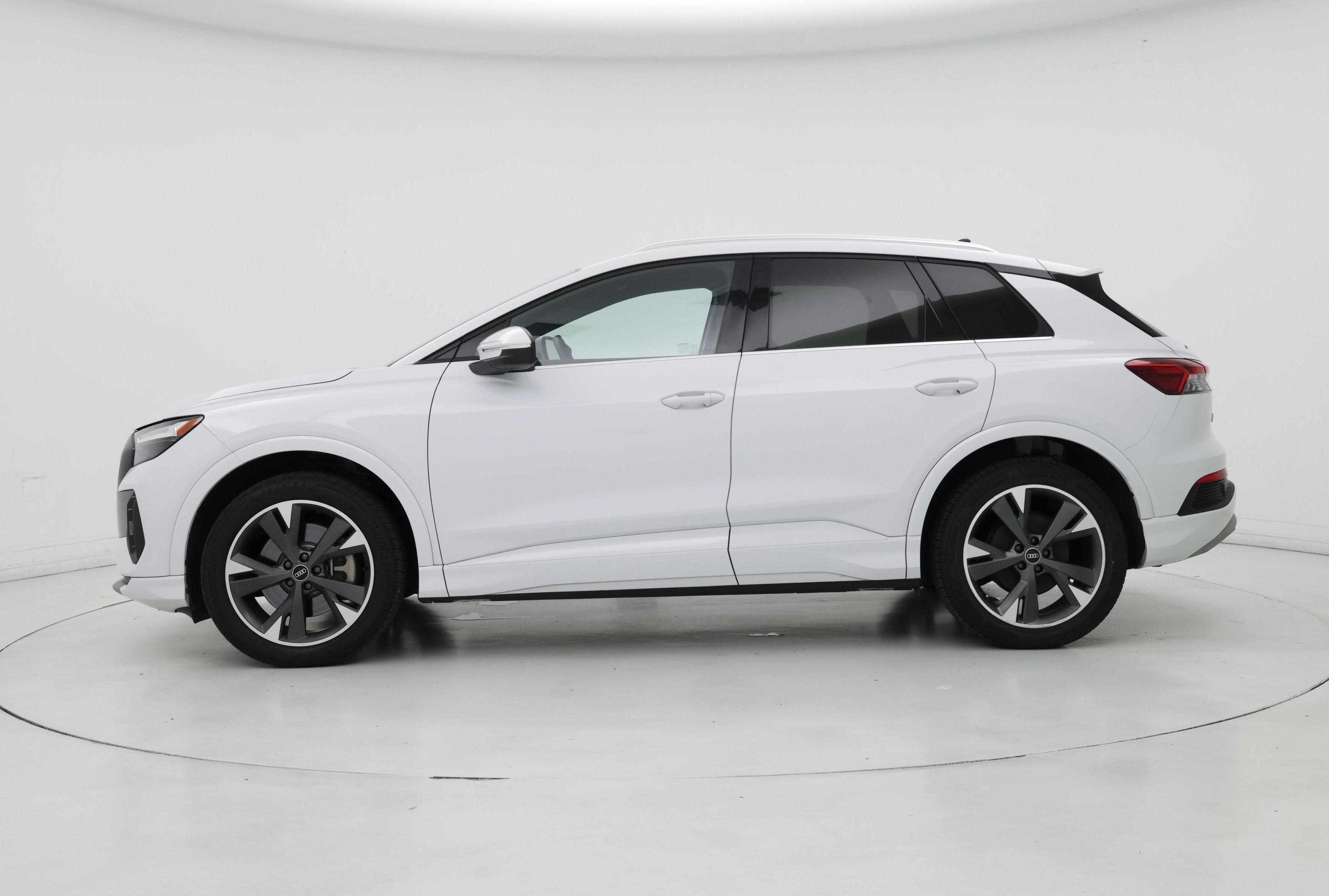 Thumbnail: 2022 Audi Q4 e-tron - 3
