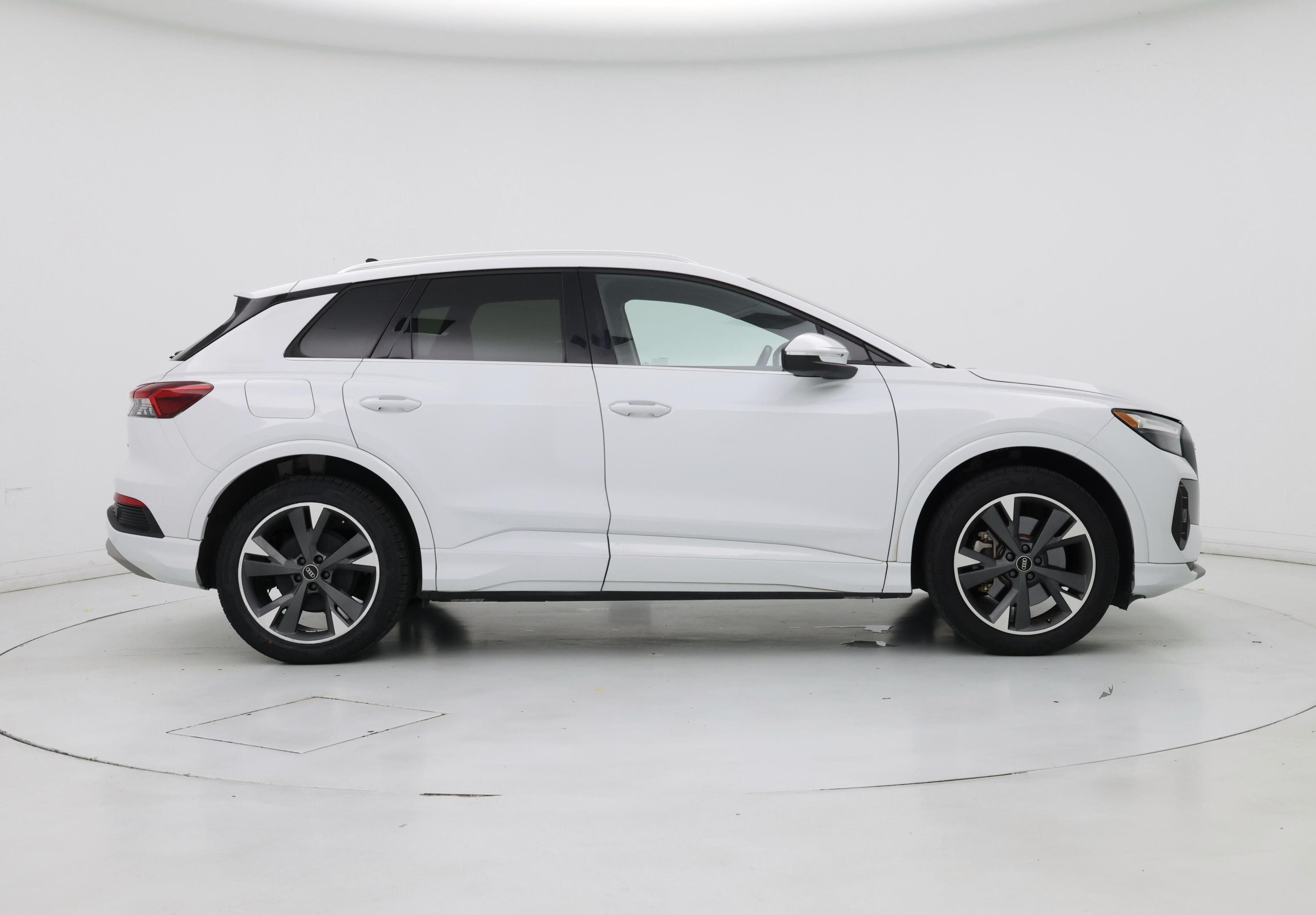 Thumbnail: 2022 Audi Q4 e-tron - 7
