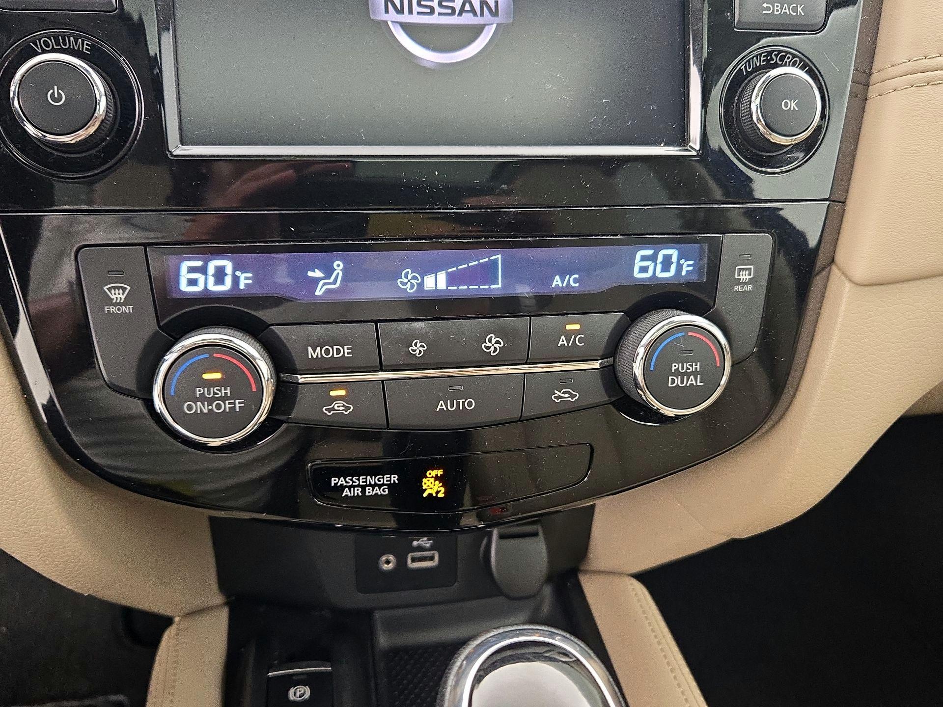 Thumbnail: 2018 Nissan Rogue - 17