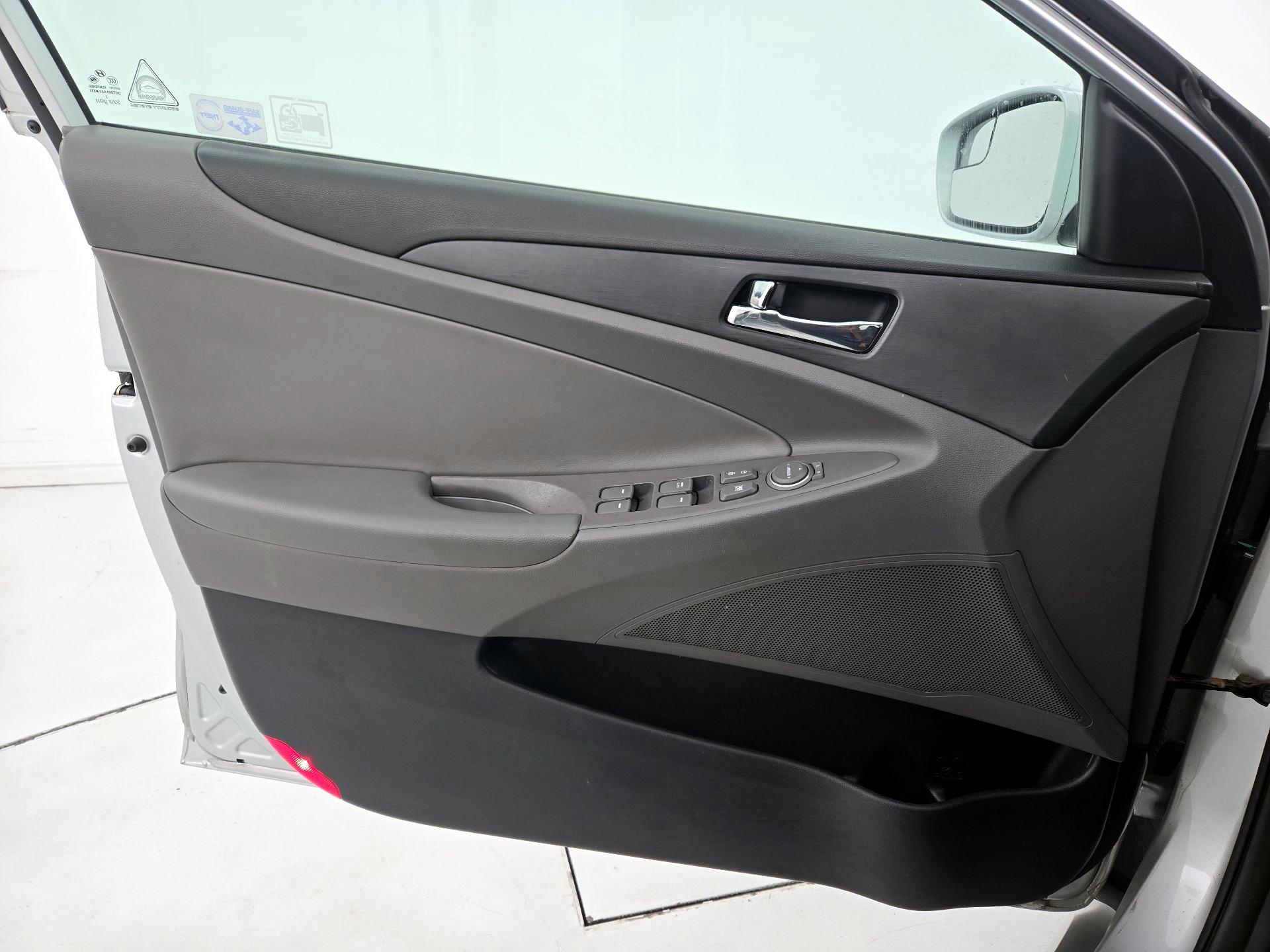Thumbnail: 2014 Hyundai Sonata - 12