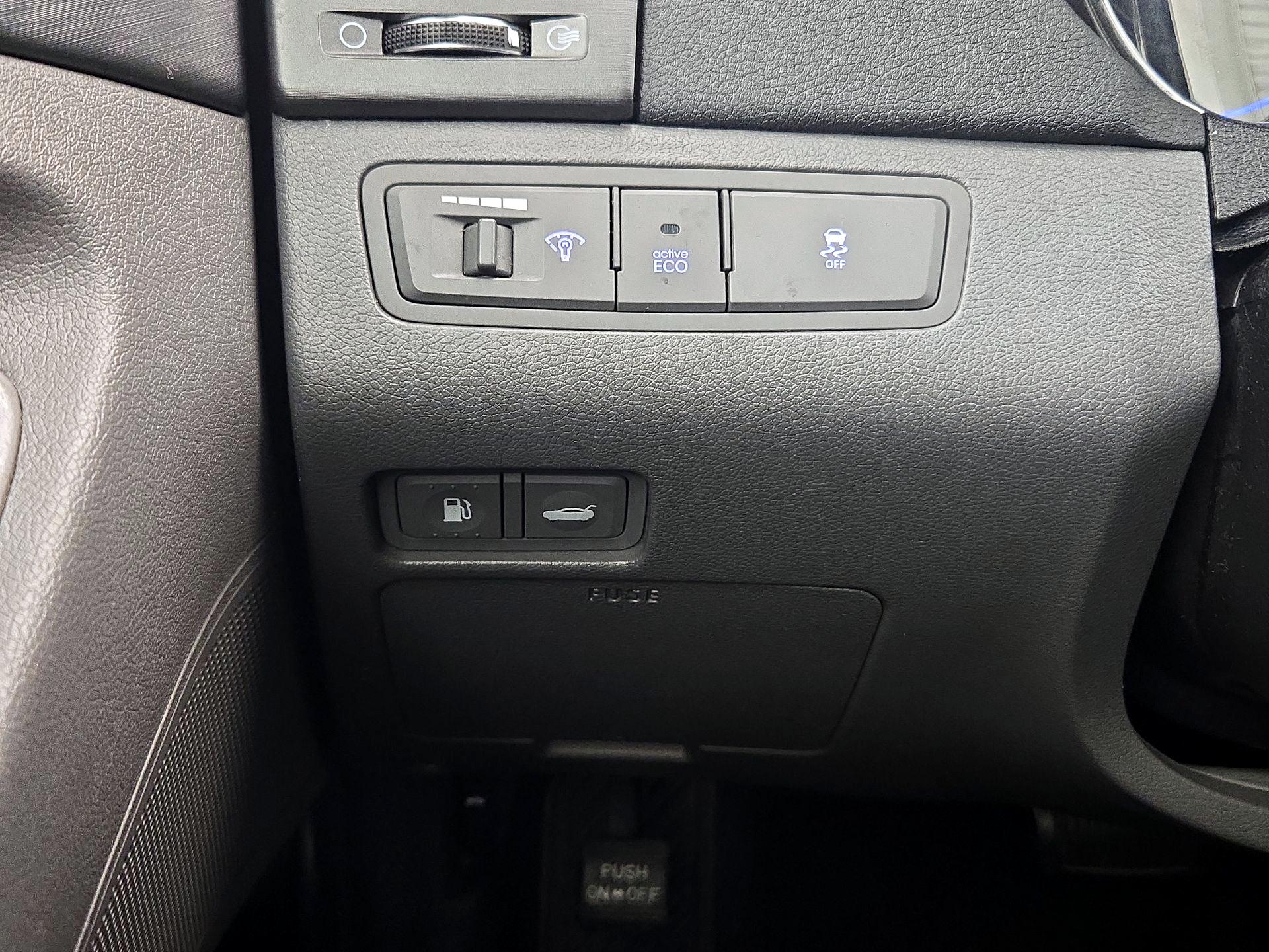 Thumbnail: 2014 Hyundai Sonata - 13