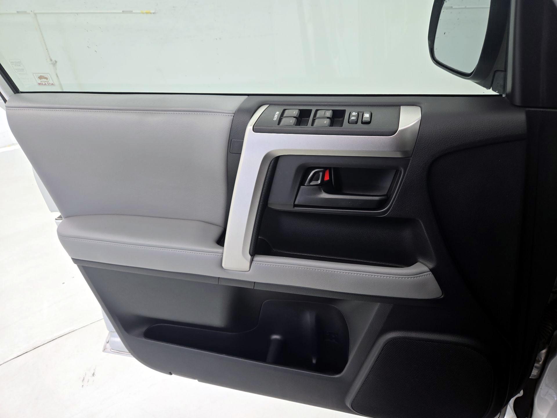 Thumbnail: 2013 Toyota 4Runner - 12