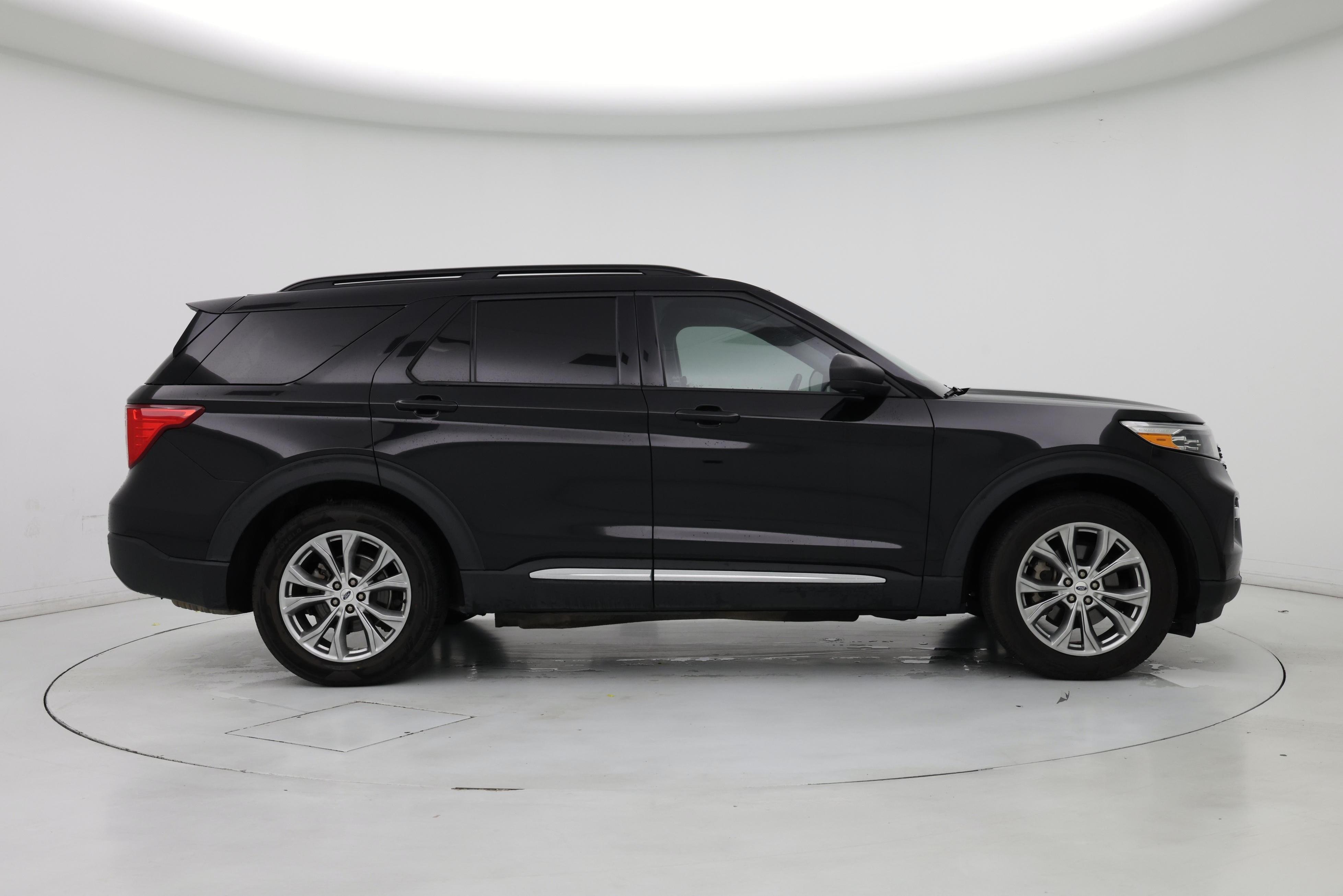 Thumbnail: 2022 Ford Explorer - 7