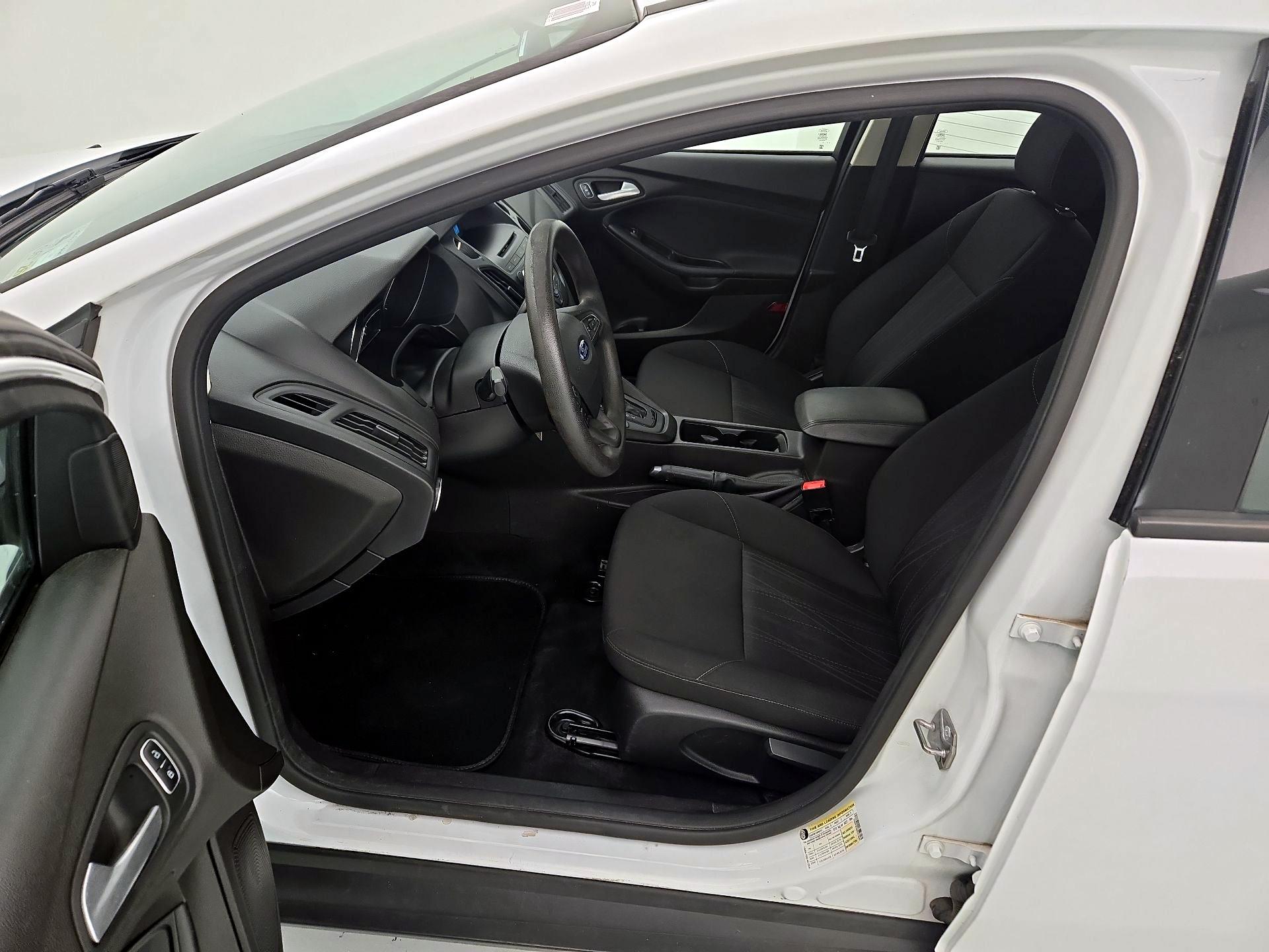 Thumbnail: 2016 Ford Focus - 11