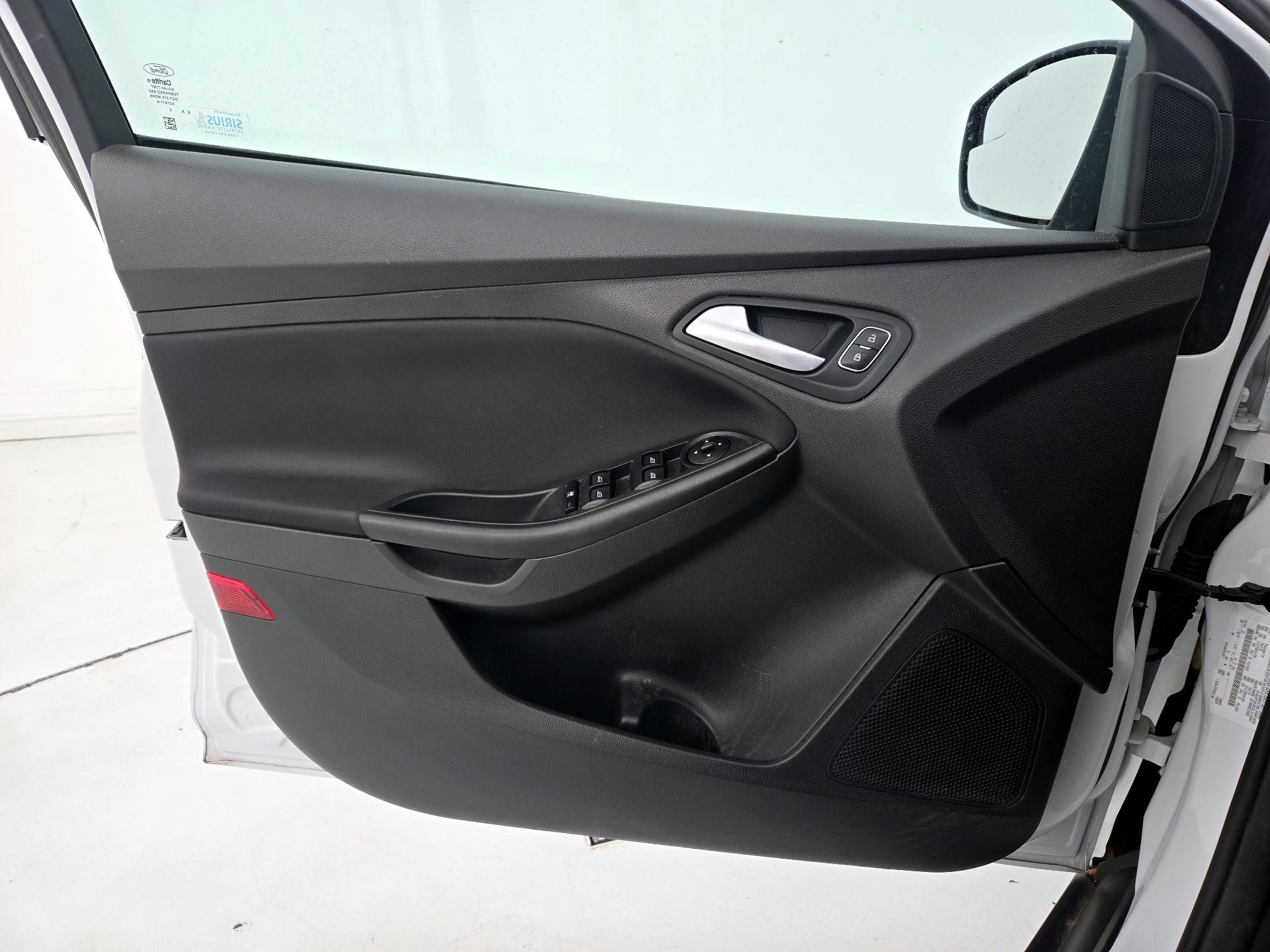 Thumbnail: 2016 Ford Focus - 12
