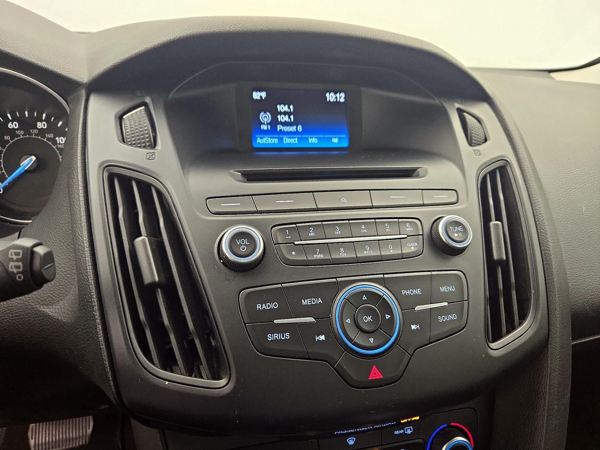 Thumbnail: 2016 Ford Focus - 15