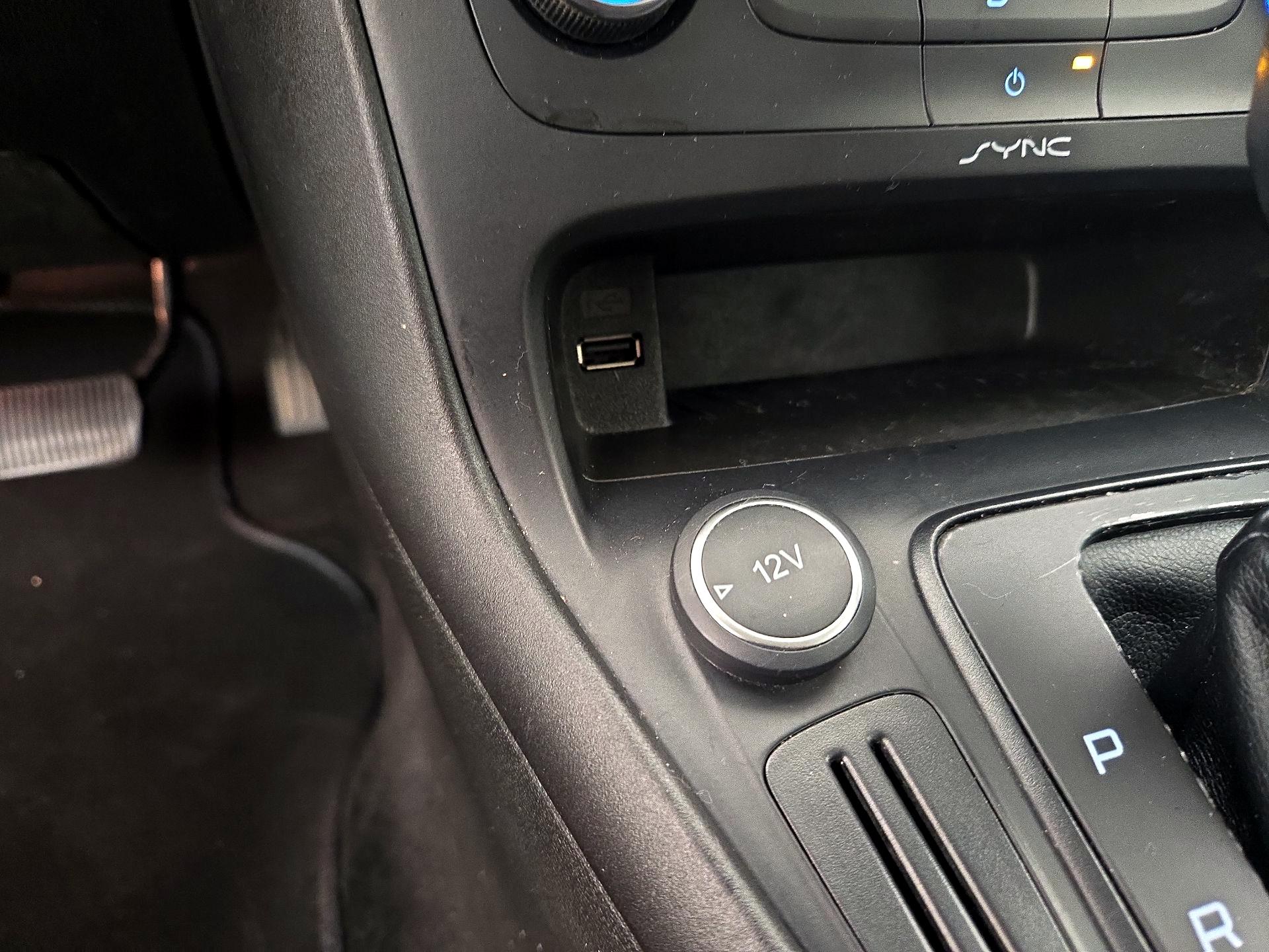Thumbnail: 2016 Ford Focus - 18