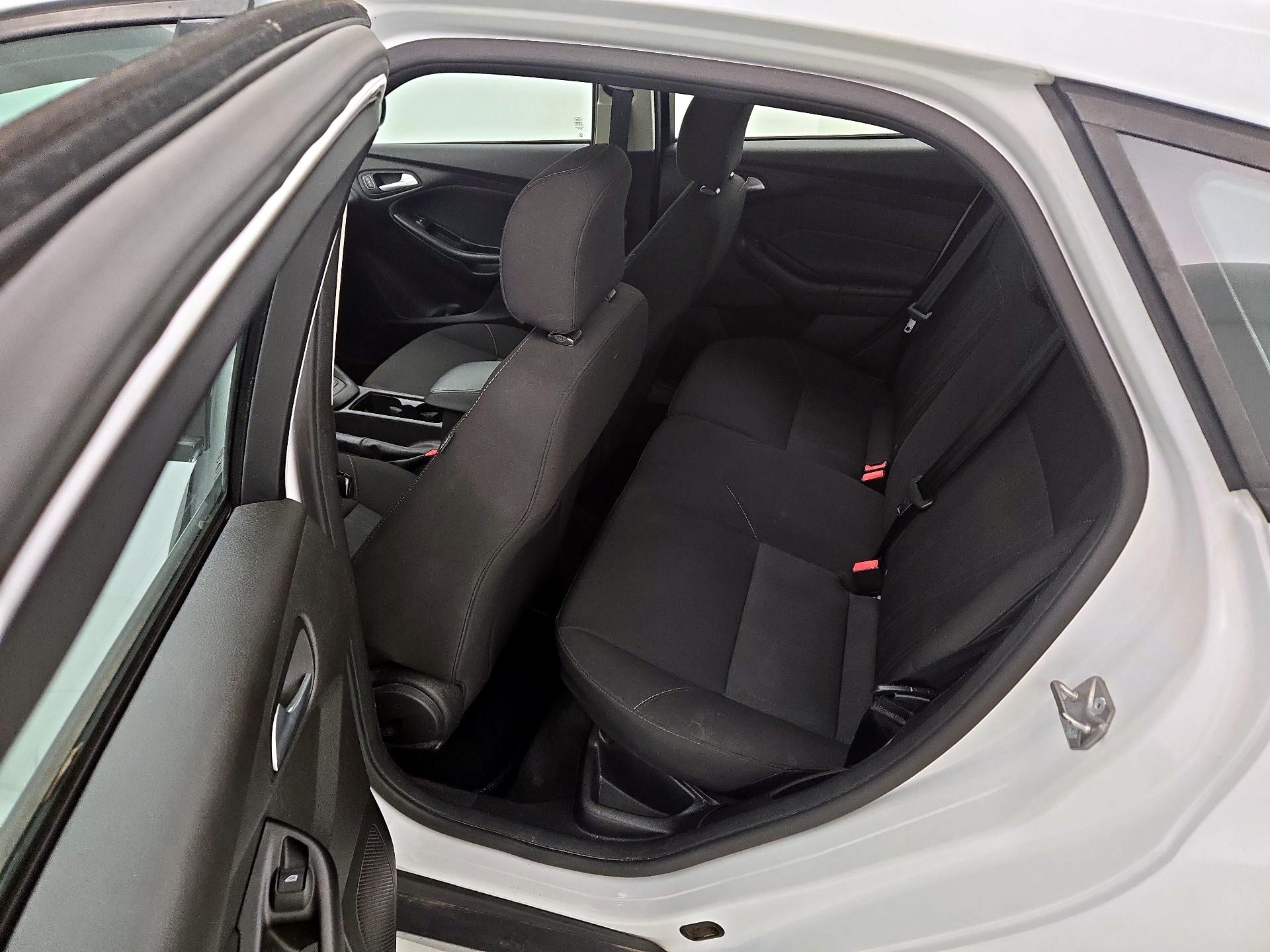 Thumbnail: 2016 Ford Focus - 19